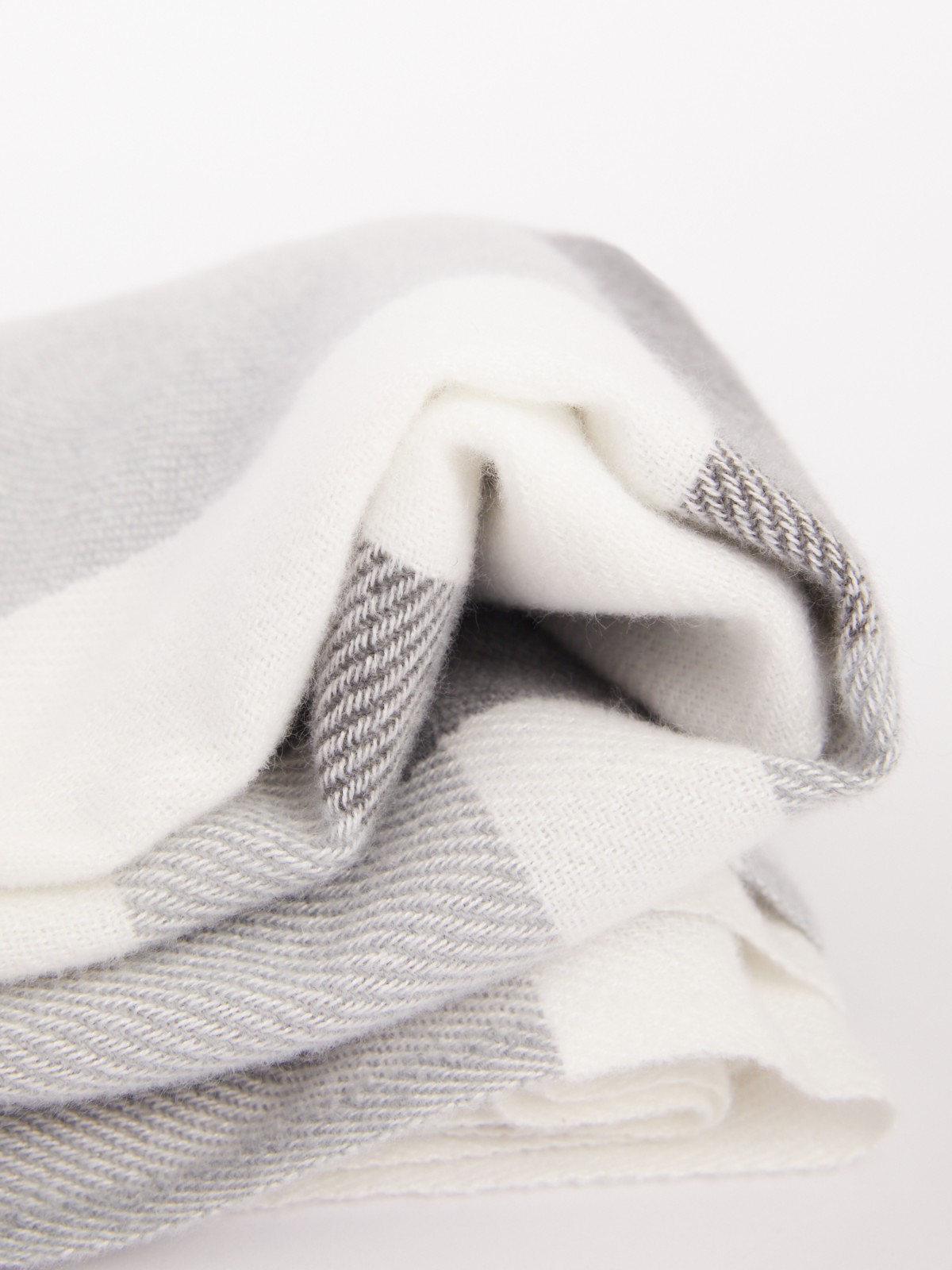 Тёплый тканевый шарф в клетку с длинной бахромой zolla 023339159095, цвет серый, размер No_size - фото 4