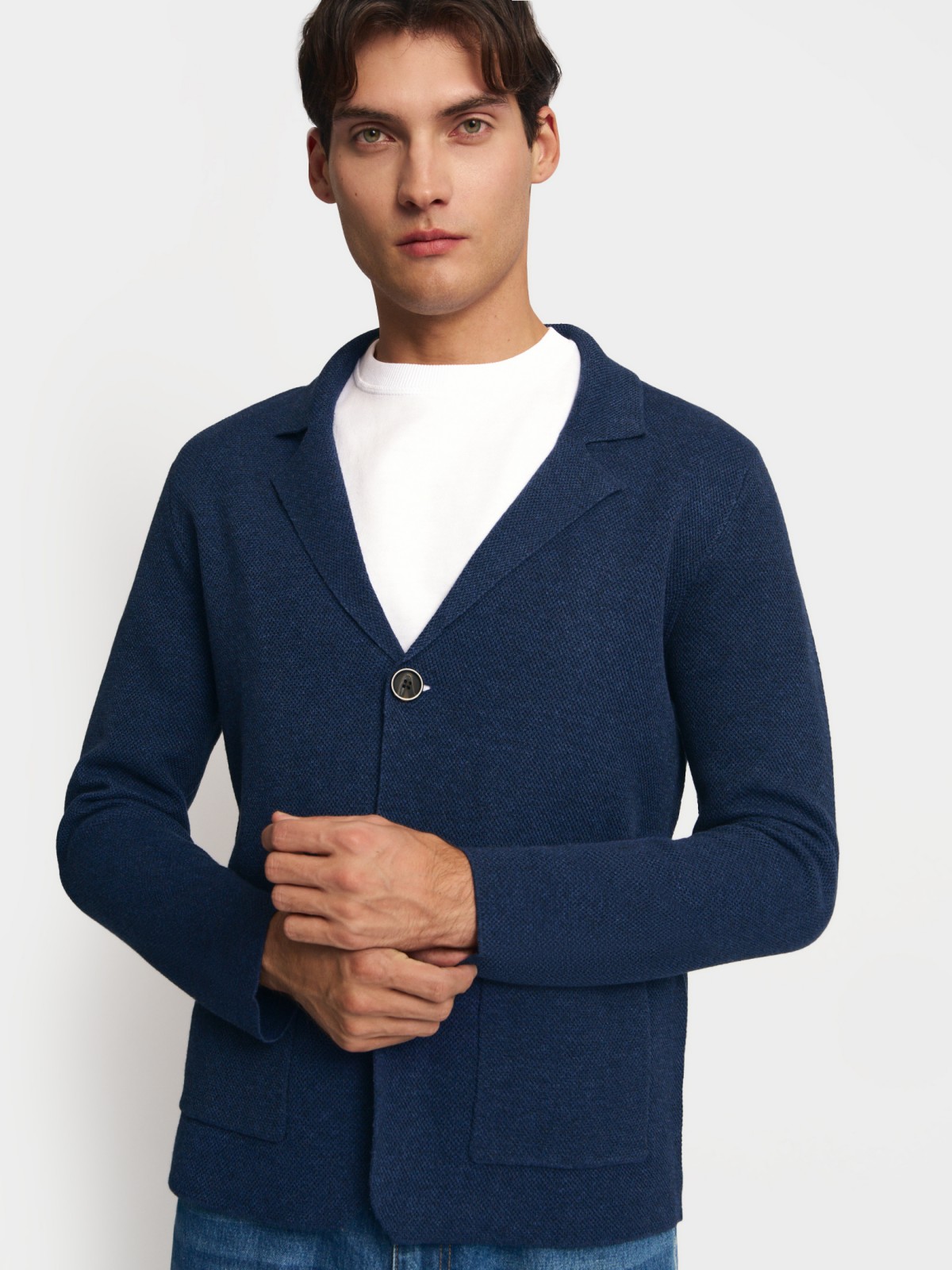 Вязаный кардиган на пуговицах с воротником и карманами