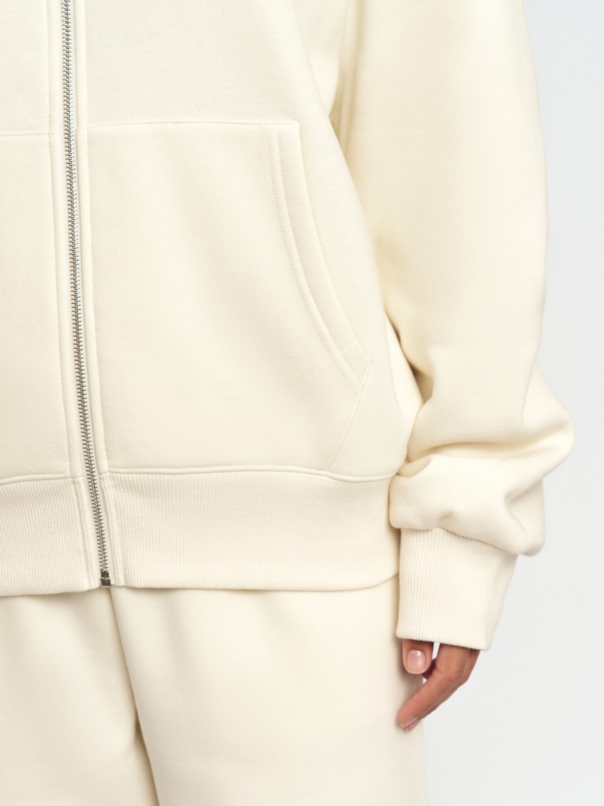 Утеплённая толстовка на молнии с начёсом и капюшоном