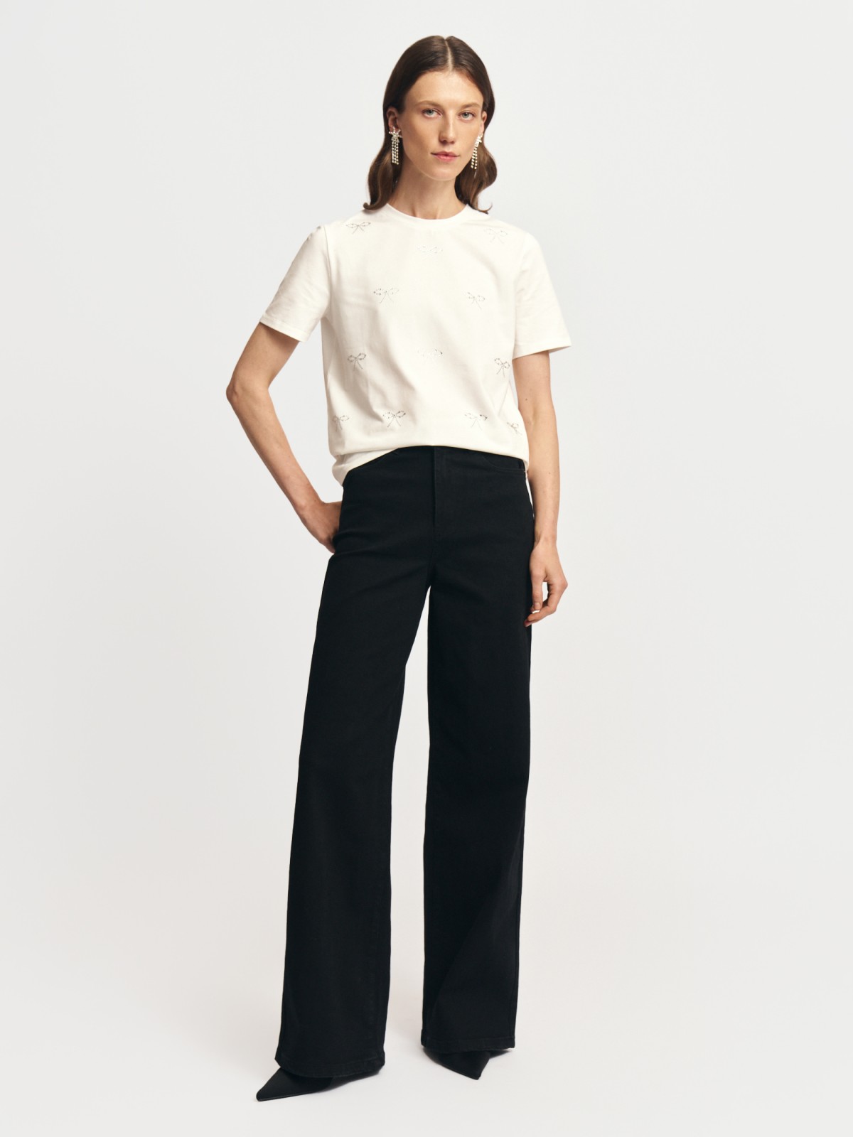 Футболка из хлопка со стразами