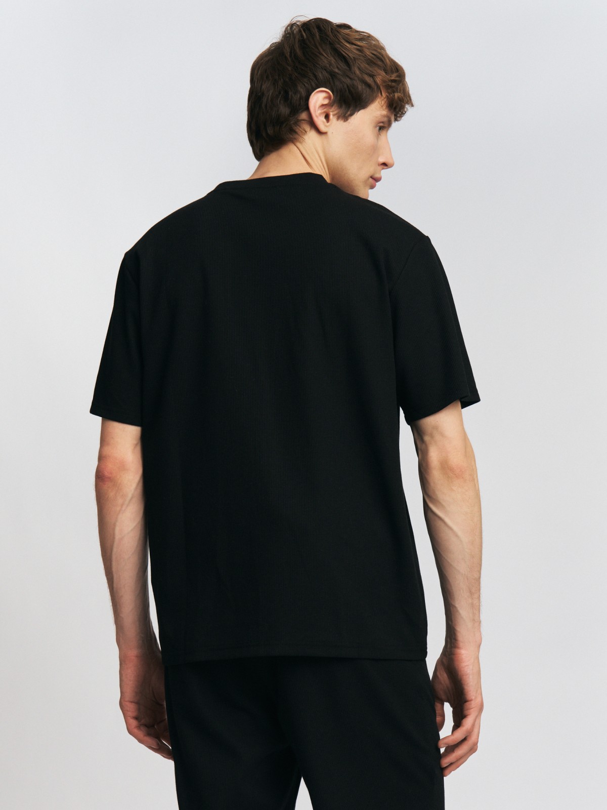 Однотонная футболка с коротким рукавом