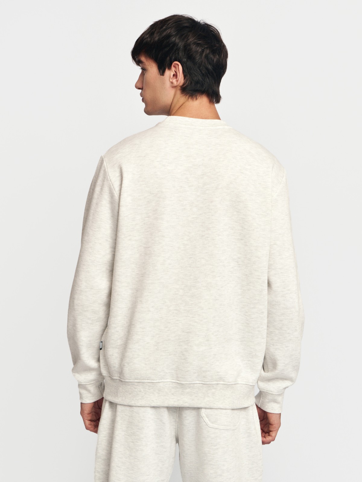 Утеплённый свитшот прямого кроя с длинным рукавом