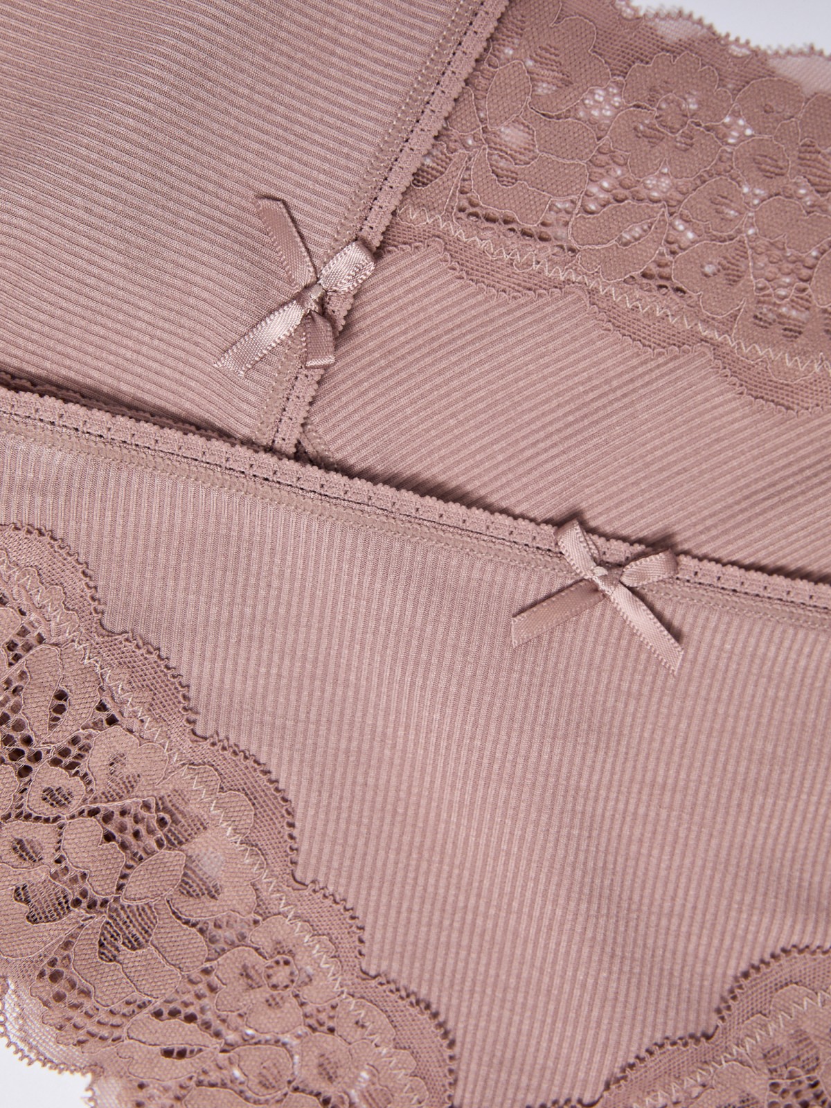 Набор трусов с кружевом (3 шт. в комплекте)