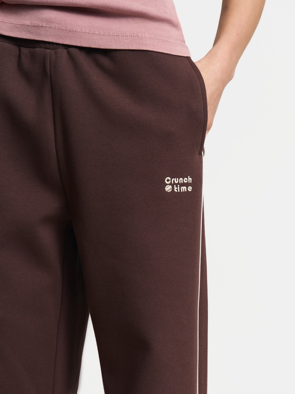 Трикотажные брюки на резинке