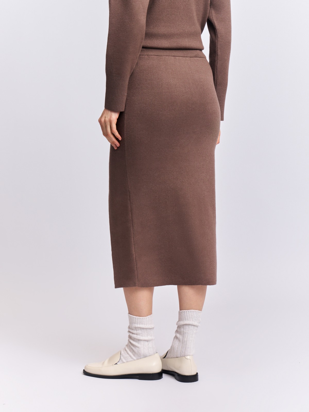 Трикотажная юбка-карандаш с разрезом