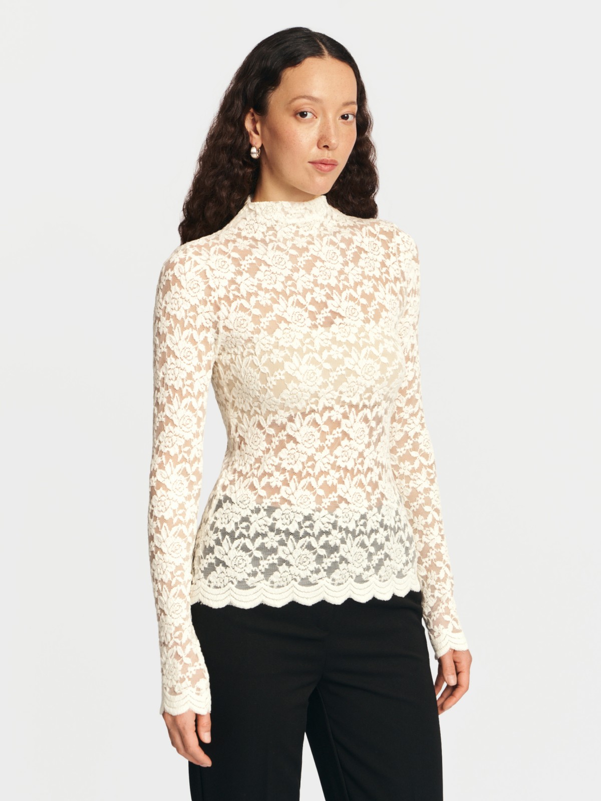 Кружевной лонгслив с длинным рукавом