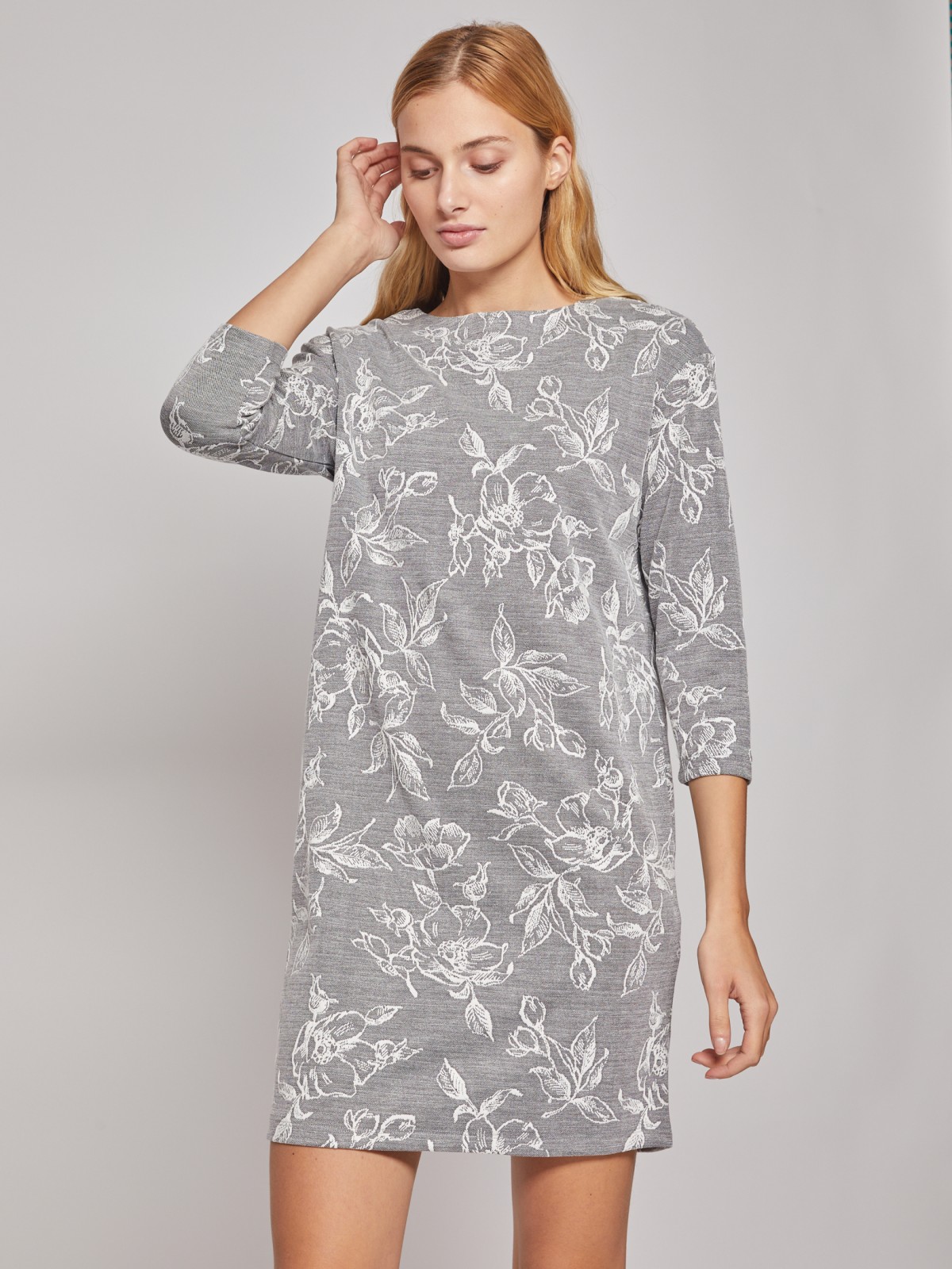 Трикотажное платье с цветочным принтом Трикотажное платье с цветочным принтом