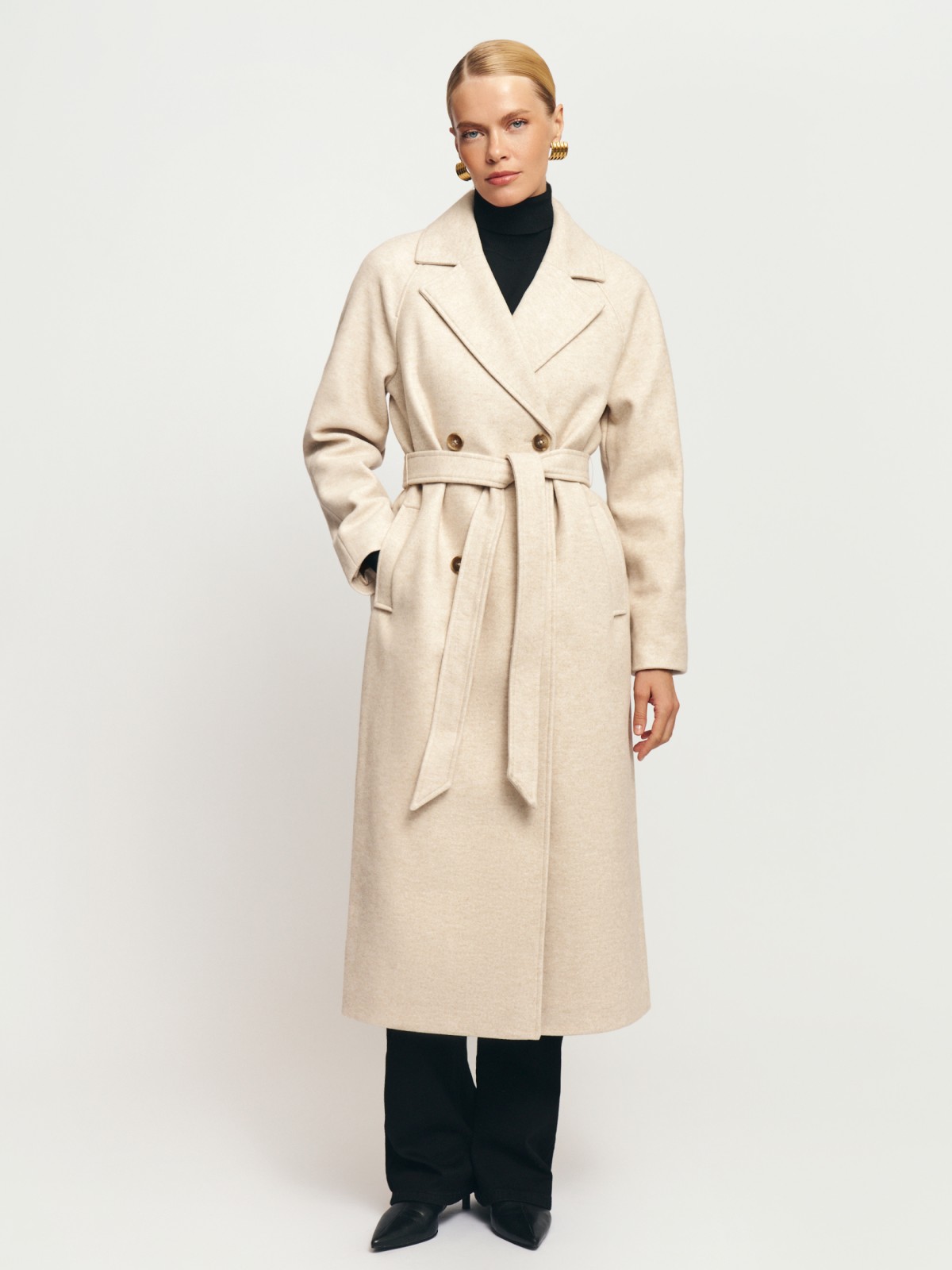 Тёплое двубортное пальто с поясом