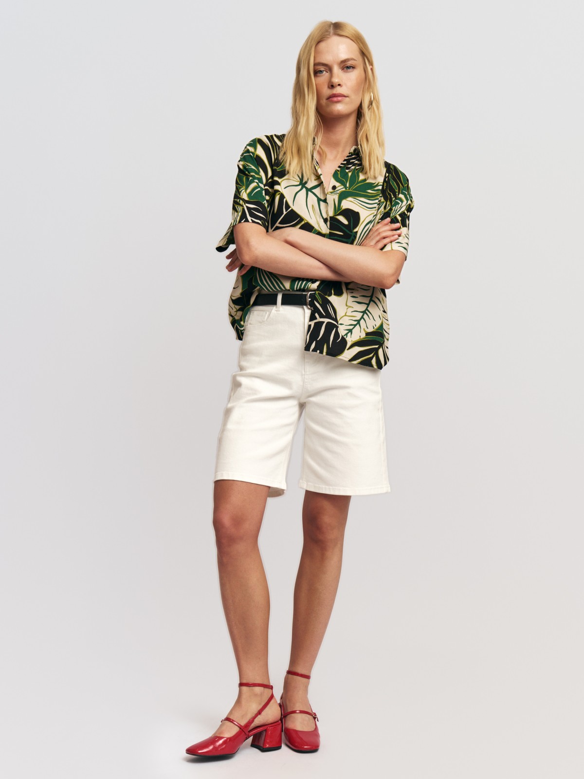Рубашка из вискозы с тропическим принтом