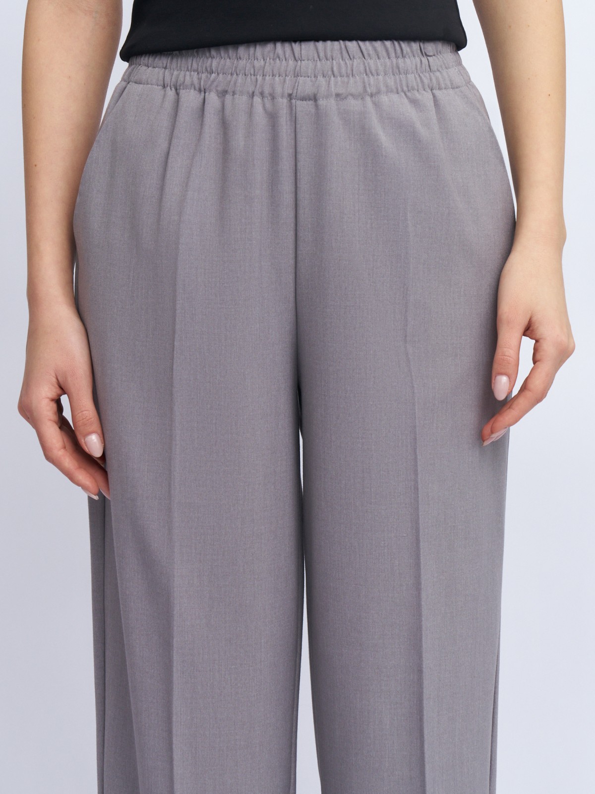 Брюки-джоггеры на резинке со стрелками