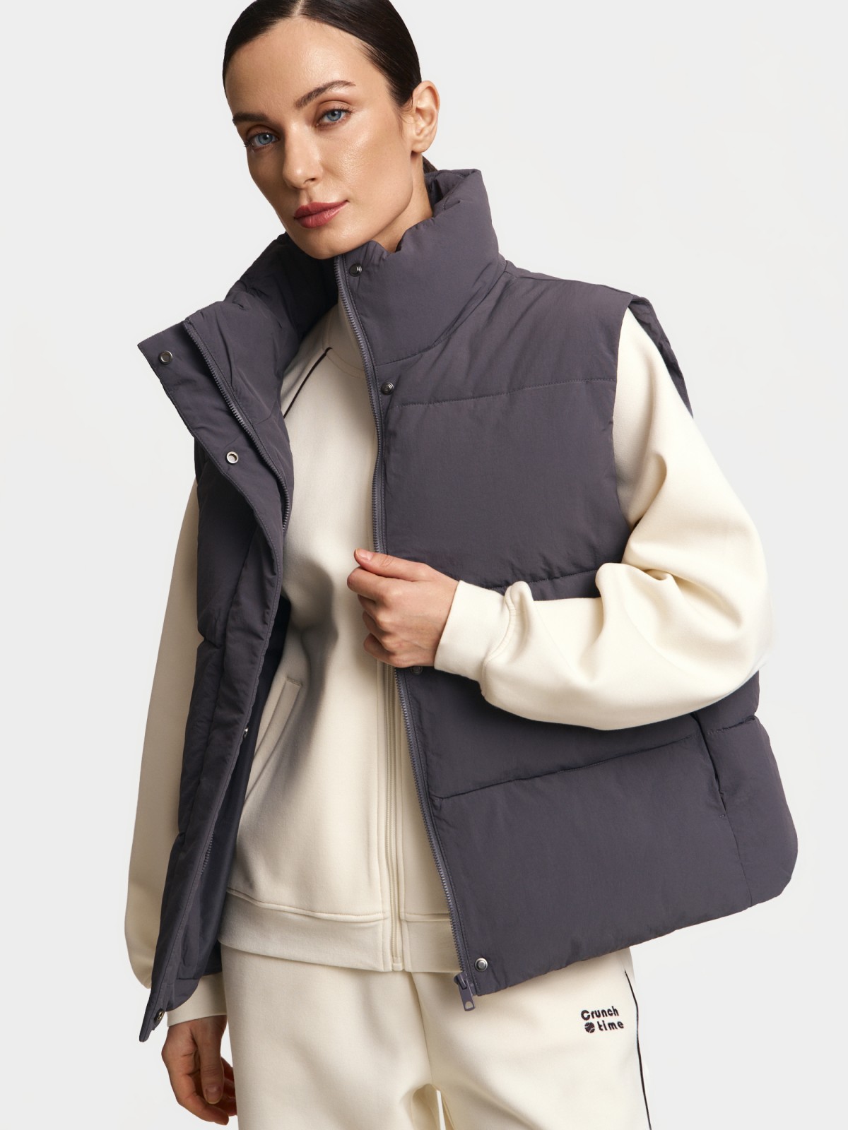 Тёплый стёганый жилет с горлом