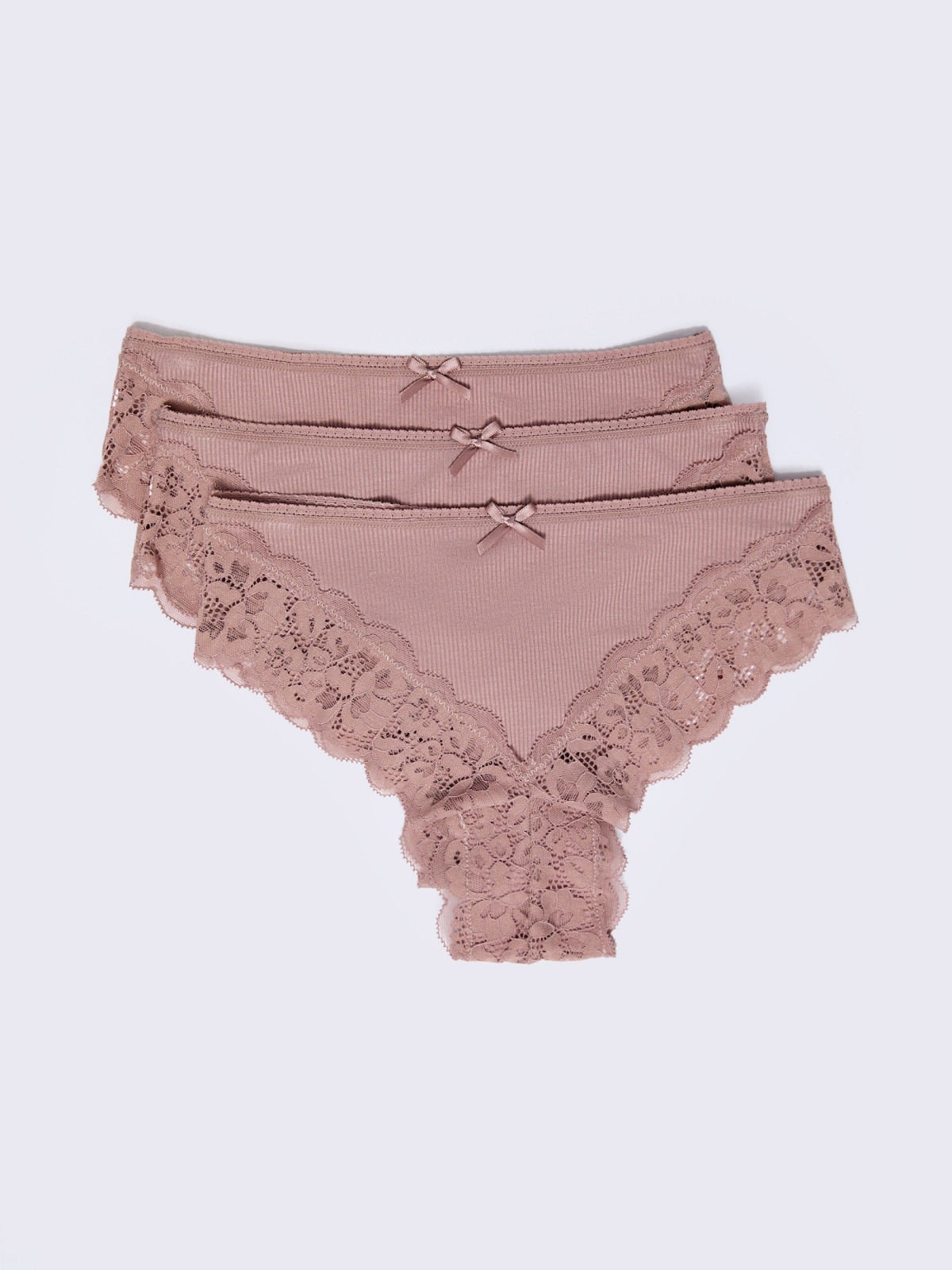 Набор трусов с кружевом (3 шт. в комплекте)