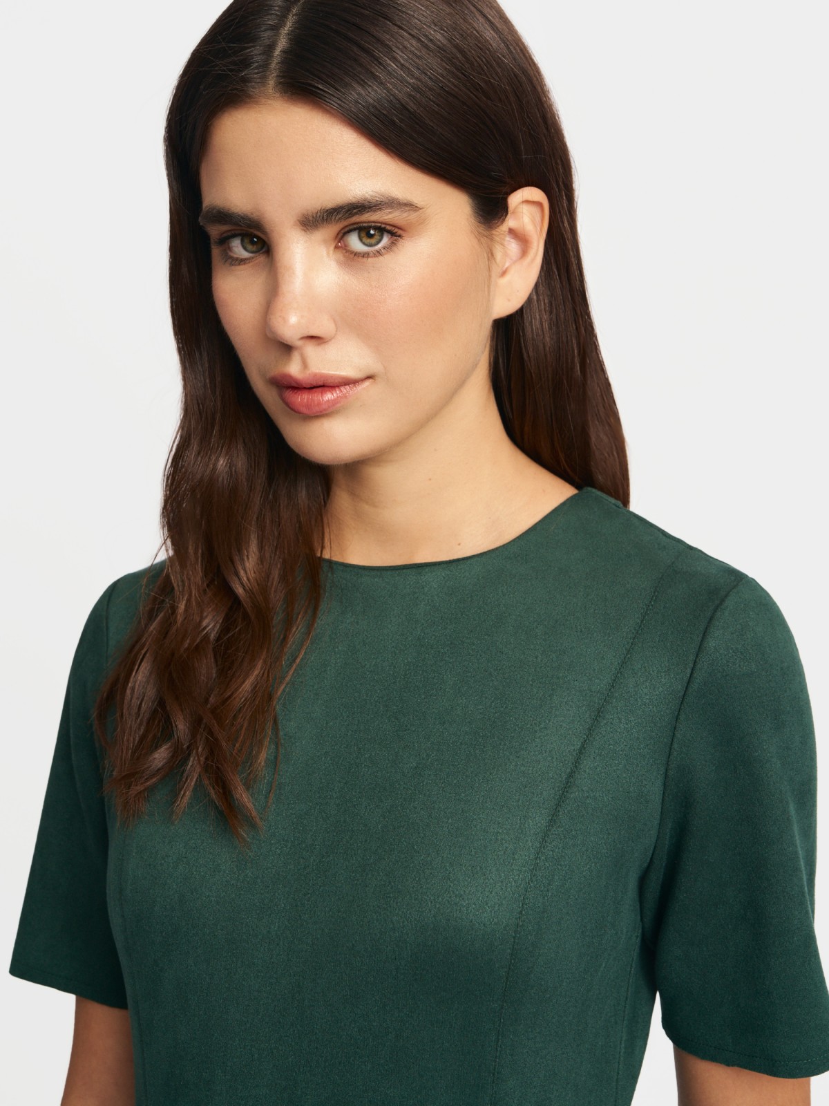 Платье из экозамши с коротким рукавом