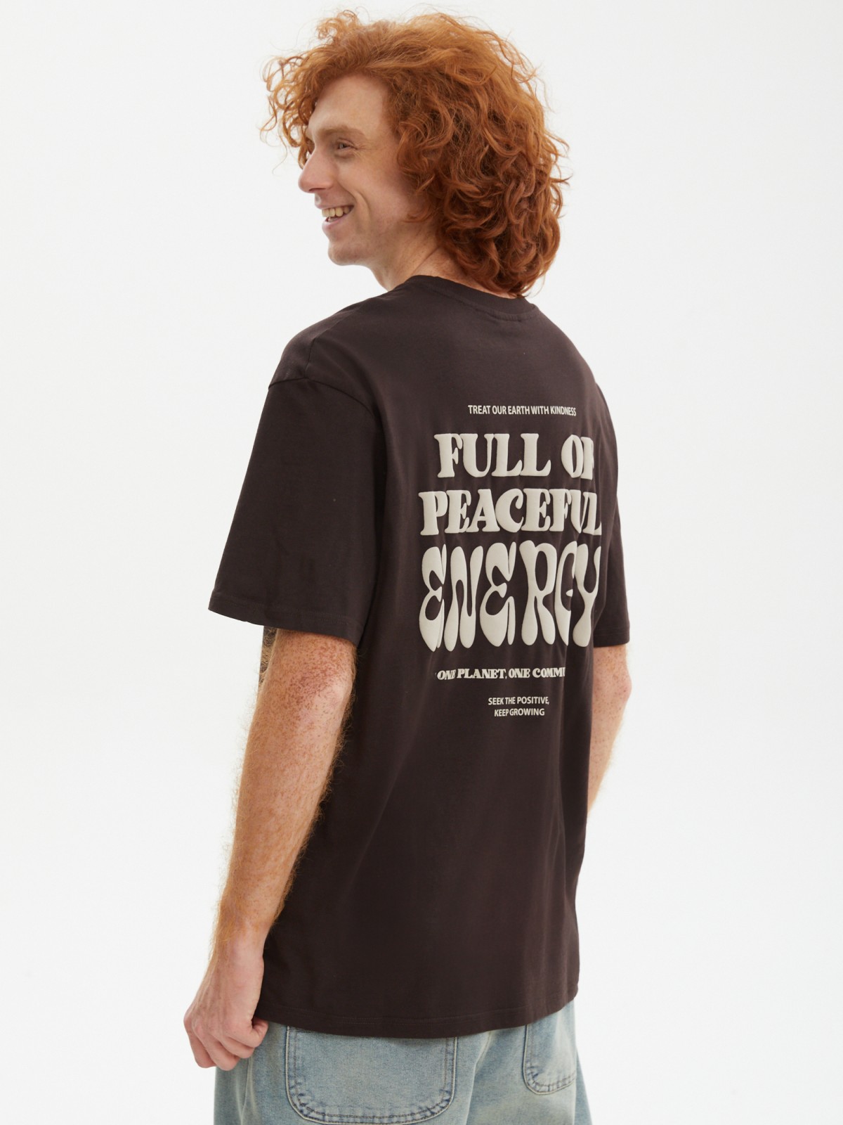 Футболка из хлопка с надписью на спине