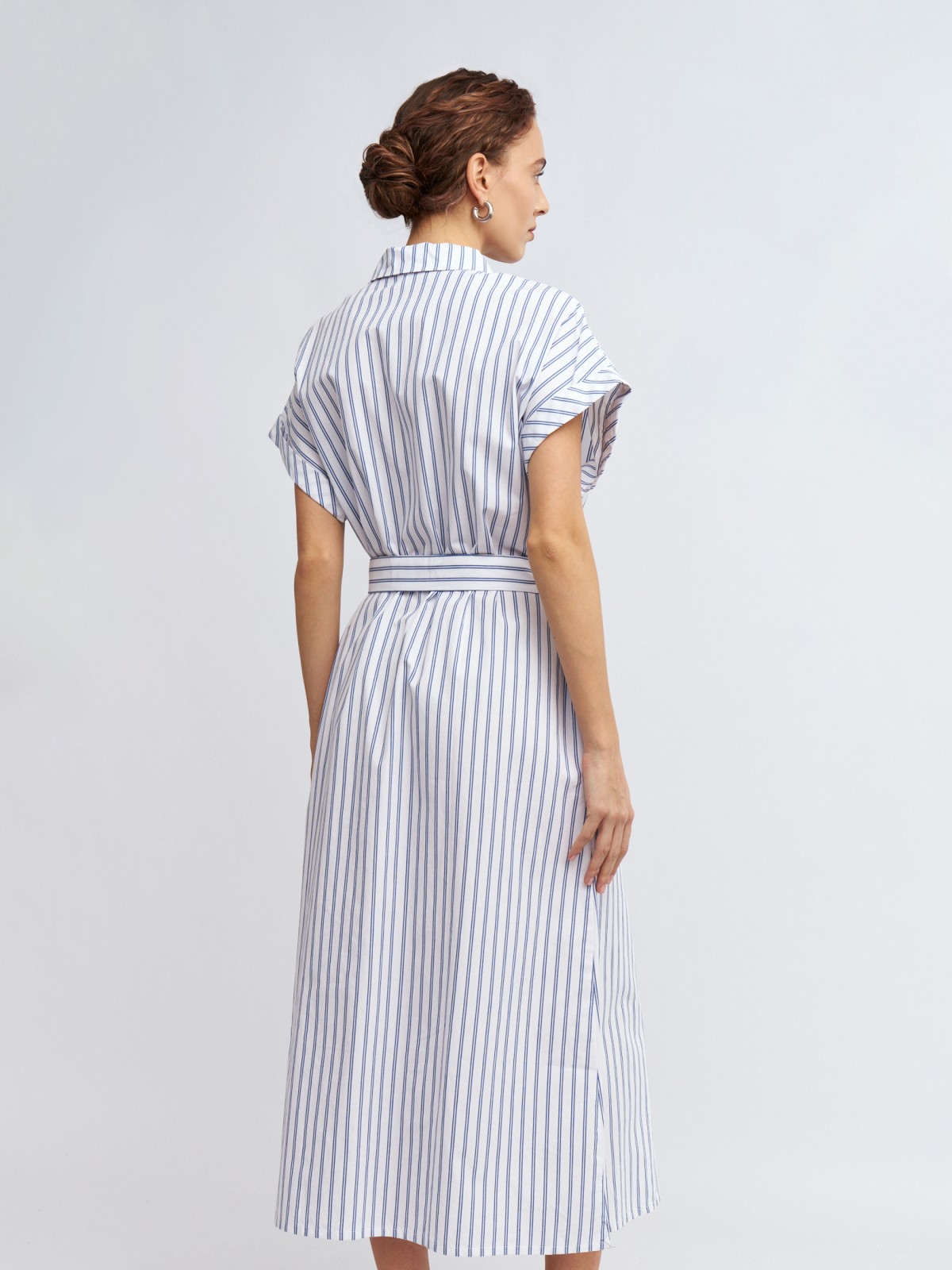 Платье-рубашка с коротким рукавом и поясом