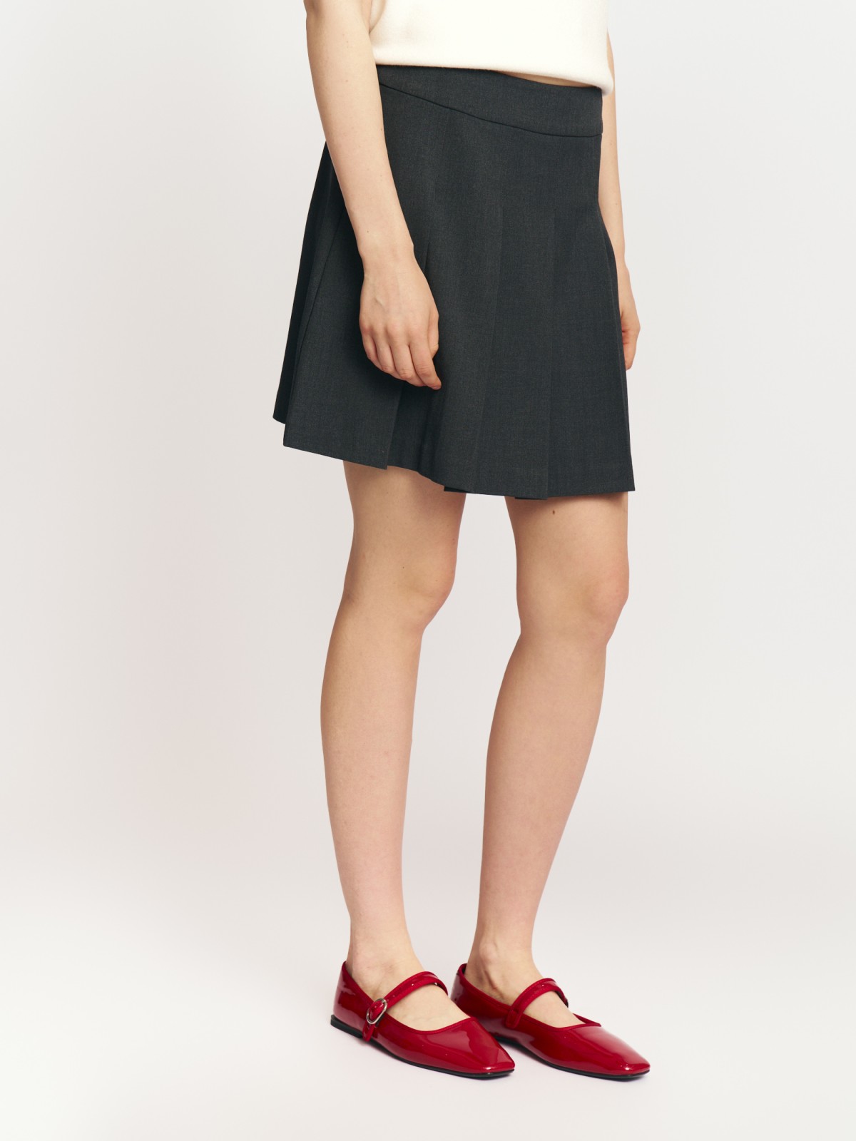 Юбка мини фасона скейтер в складку