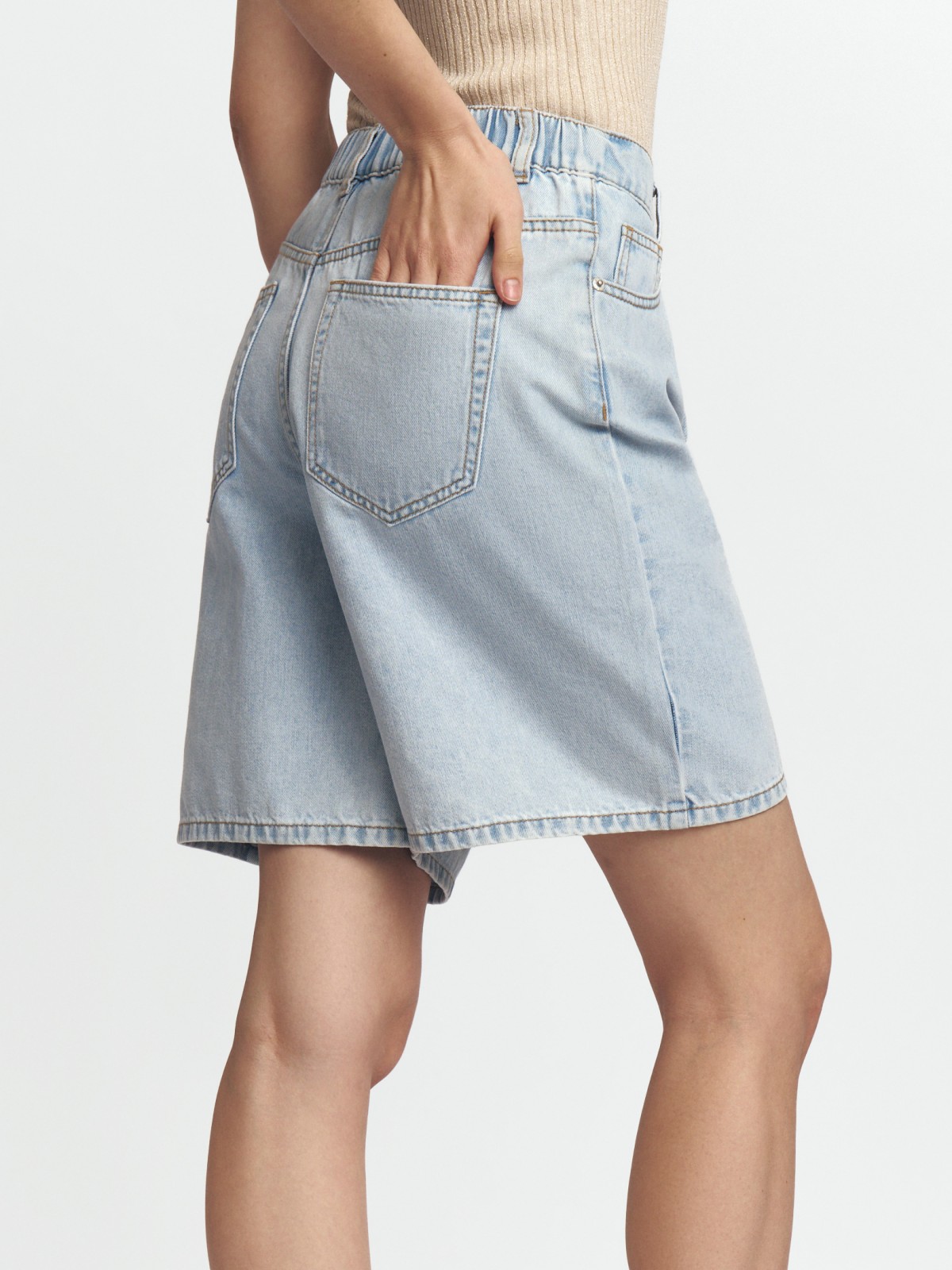 Джинсовые шорты-бермуды с защипами