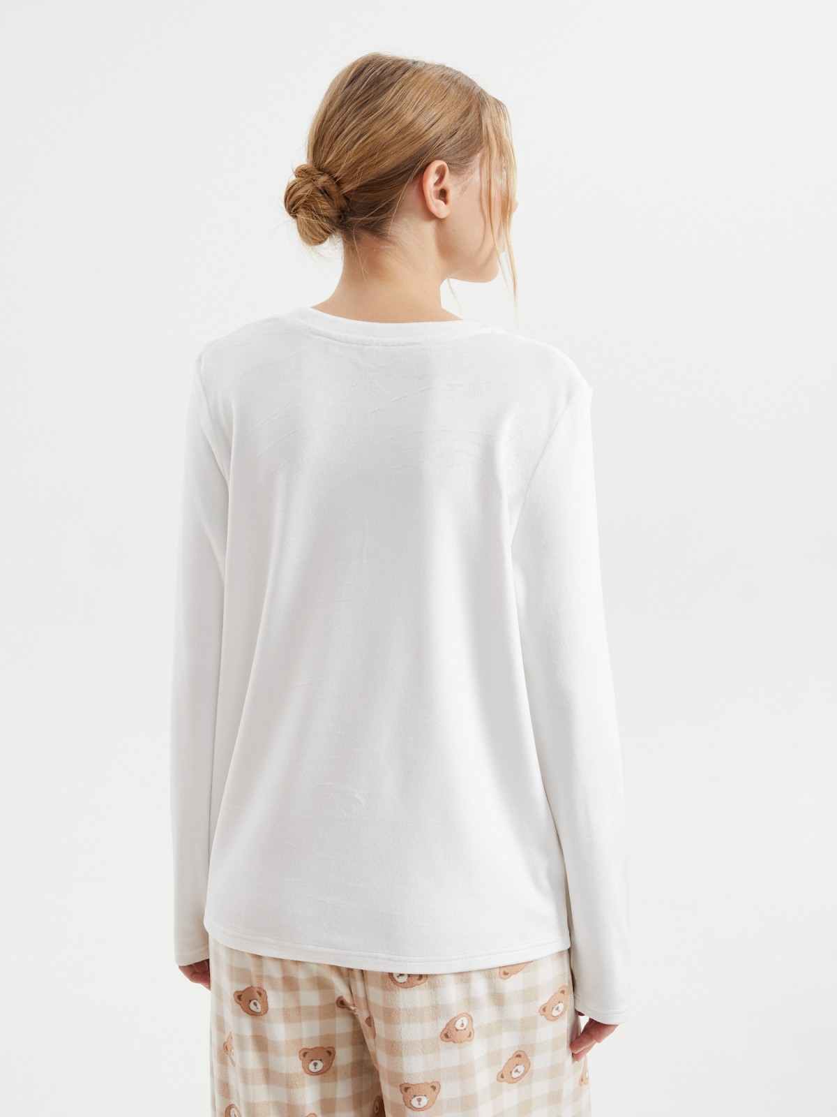 Джемпер-лонгслив из велюра с вышивкой