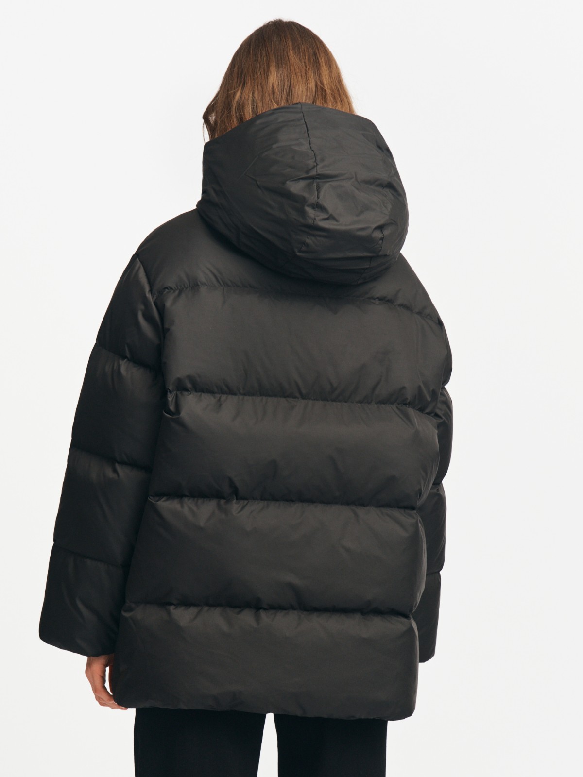 Тёплая куртка-пуховик с капюшоном