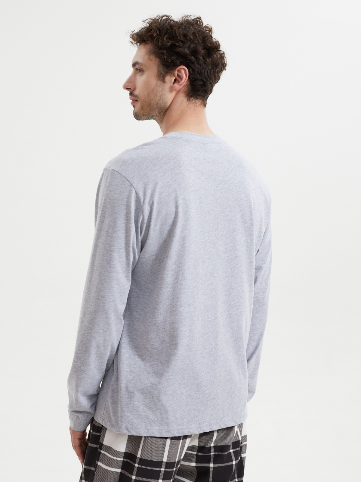 Тонкий трикотажный лонгслив