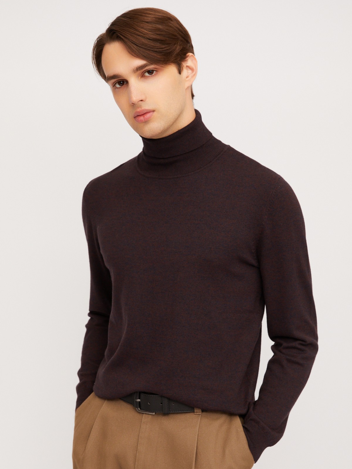 Тонкая трикотажная водолазка с горлом