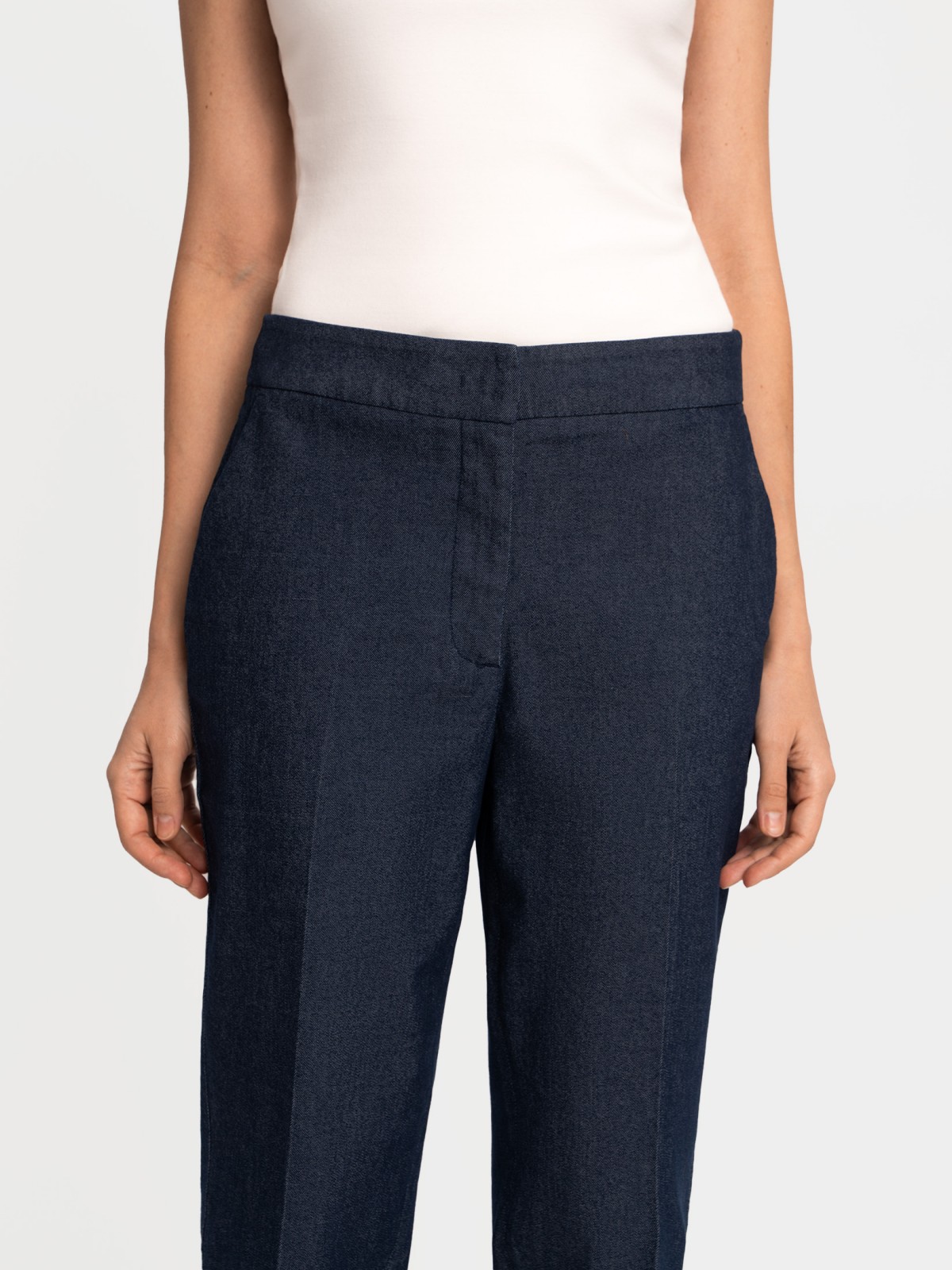 Офисные брюки силуэта Slim на резинке