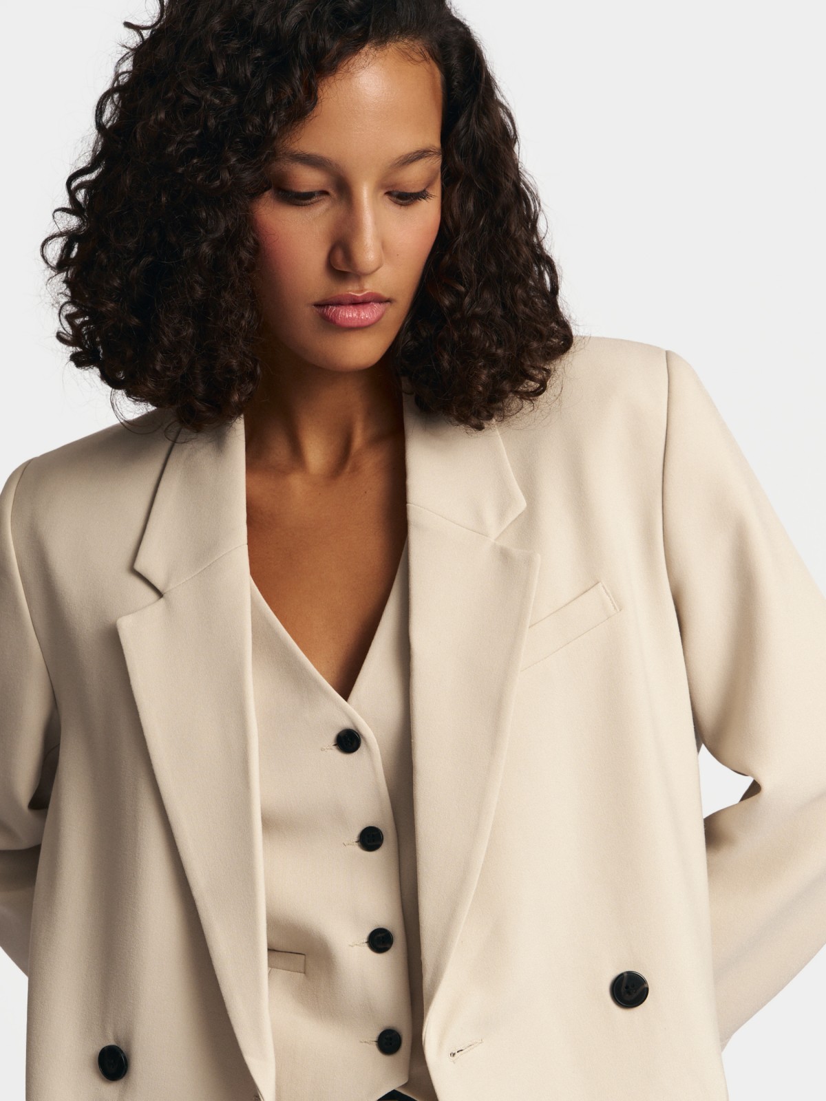 Двубортный жакет оверсайз силуэта