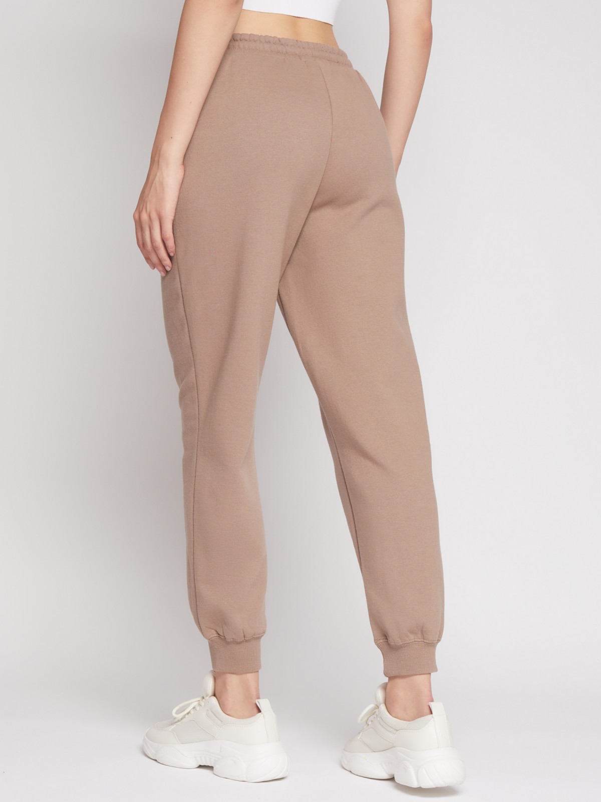 Брюки-джоггеры в спортивном стиле