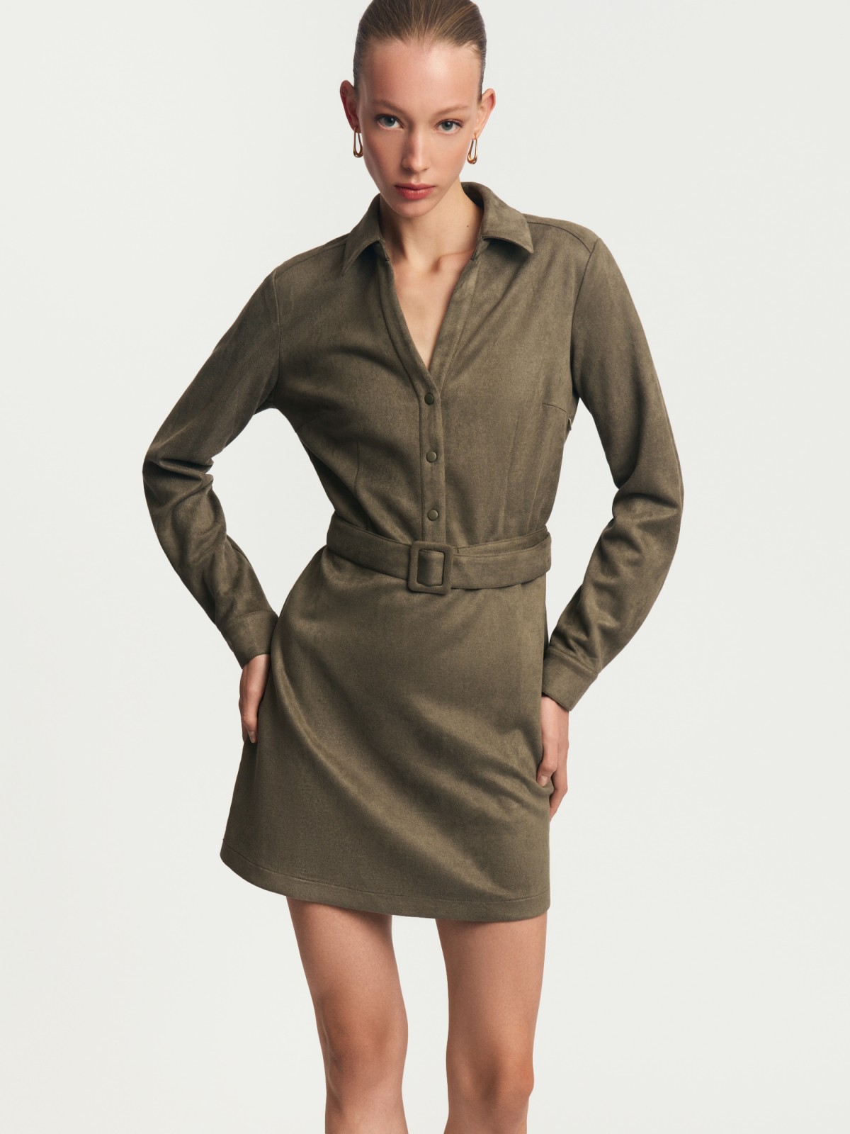 Платье-рубашка из экозамши с ремнём
