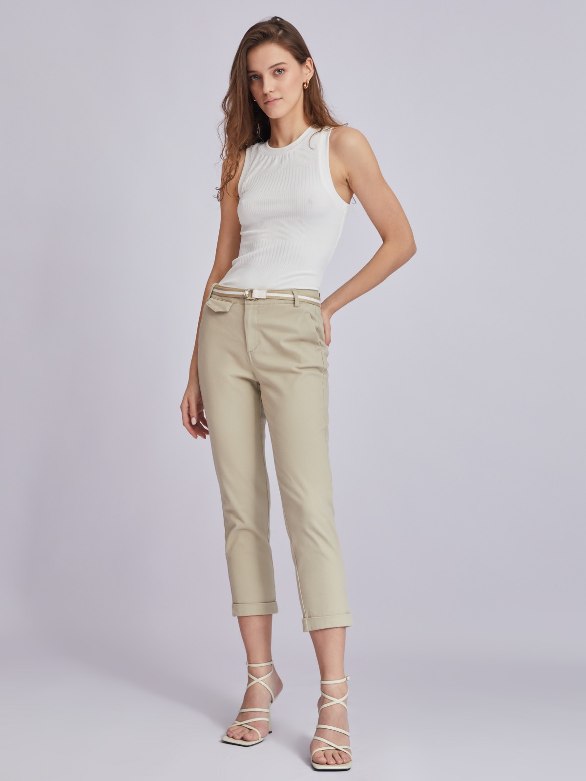 Укороченные брюки-чинос с ремнём