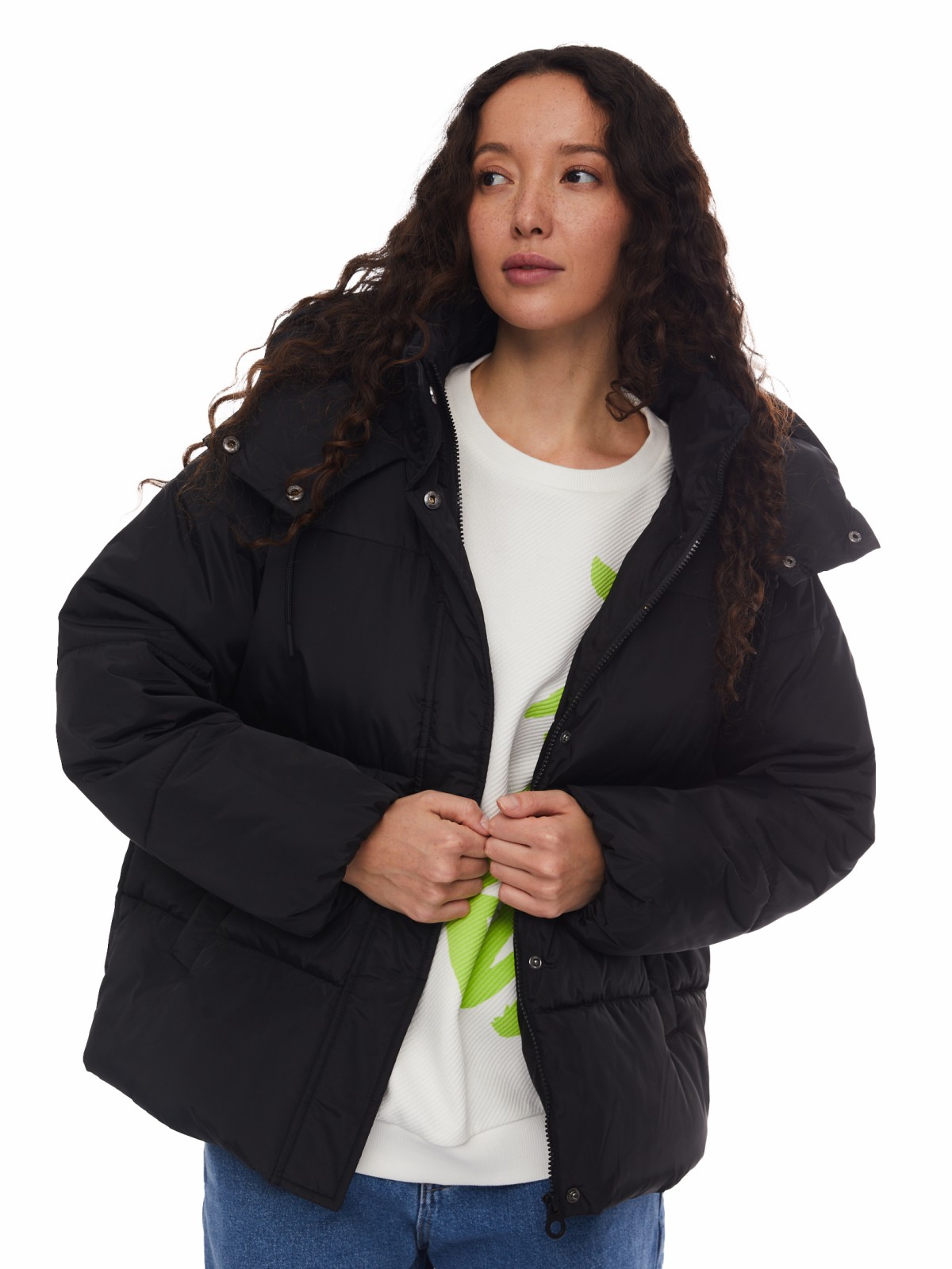 Тёплая укороченная дутая куртка с капюшоном zolla 024125112434, цвет черный, размер XS - фото 1