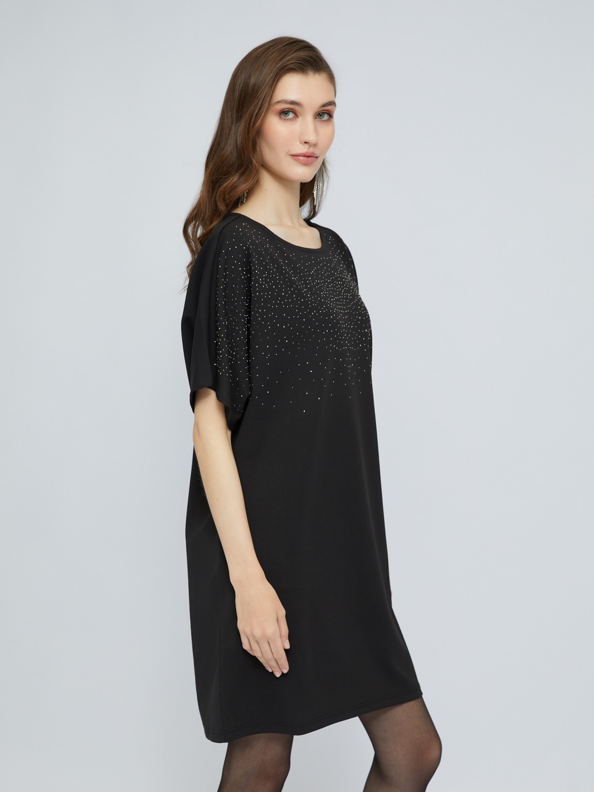 Платье мини с акцентной кокеткой со стразами