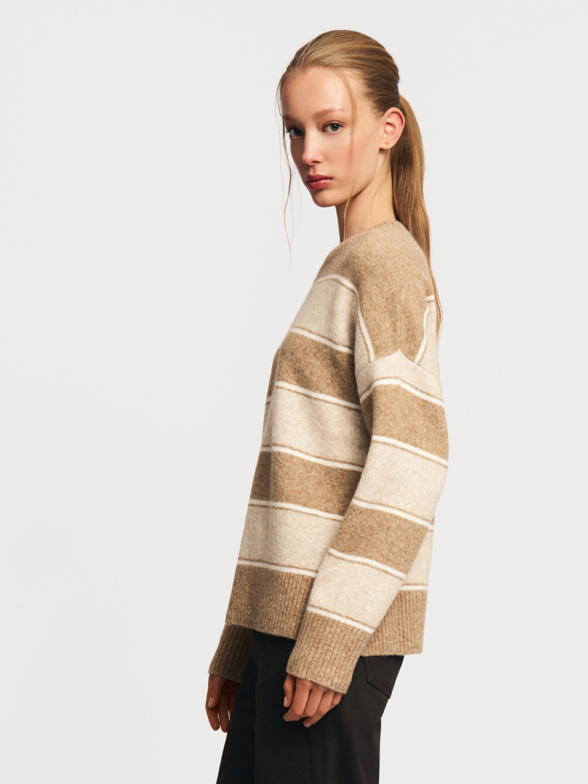 Вязаный джемпер с узором в полоску