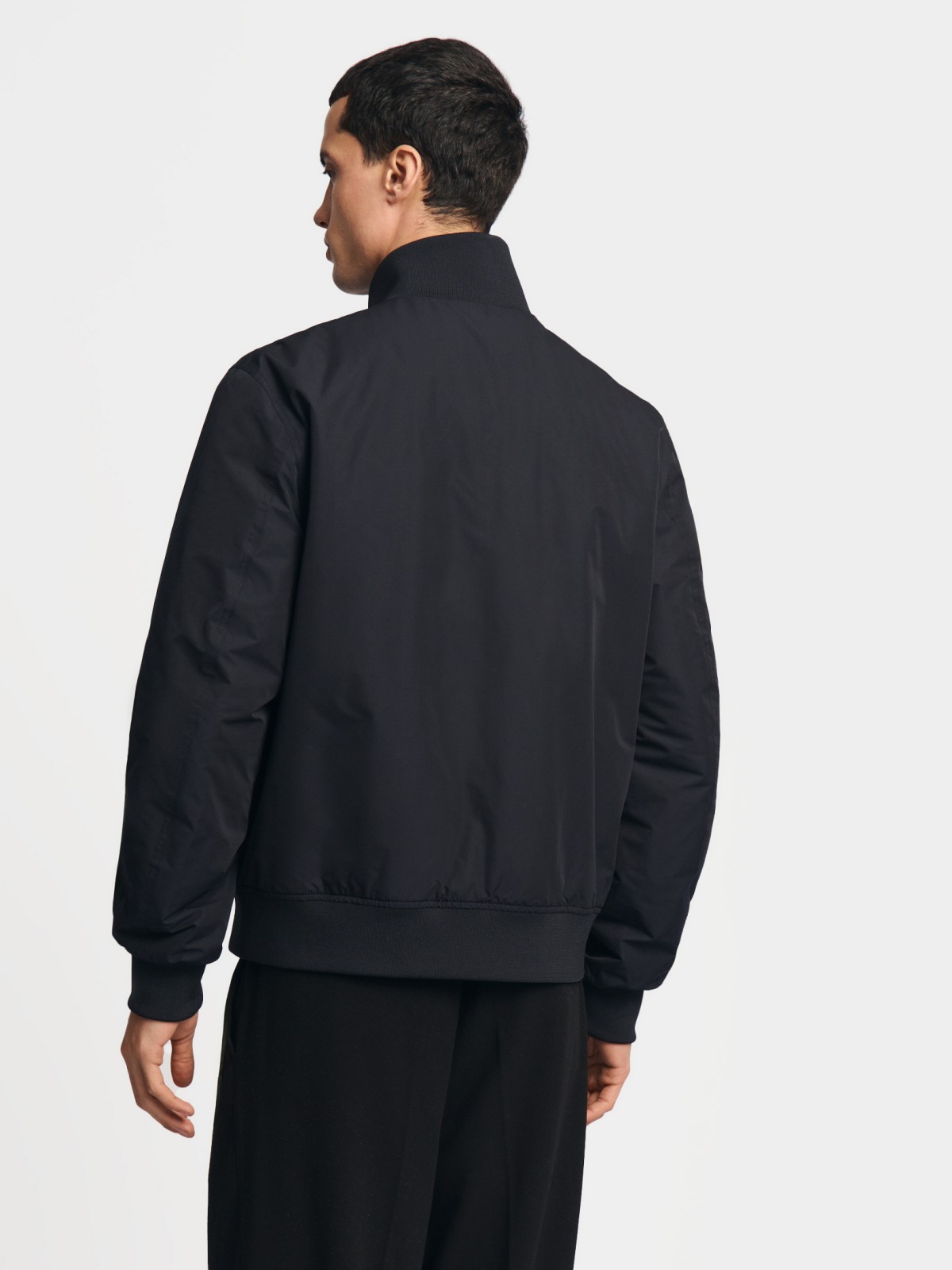 Утеплённая куртка-бомбер с воротником-стойкой