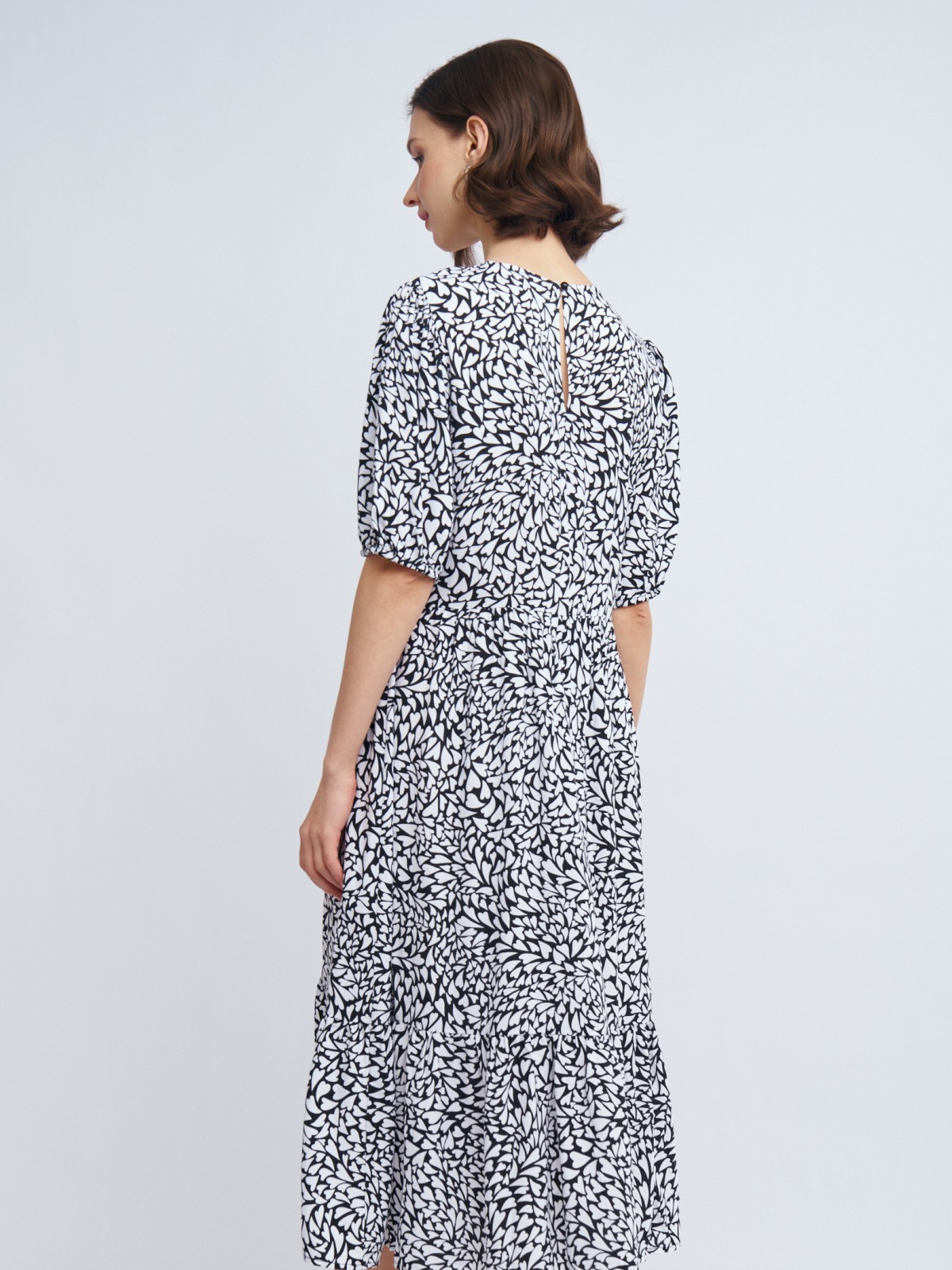 Ярусное платье миди с принтом в сердечко