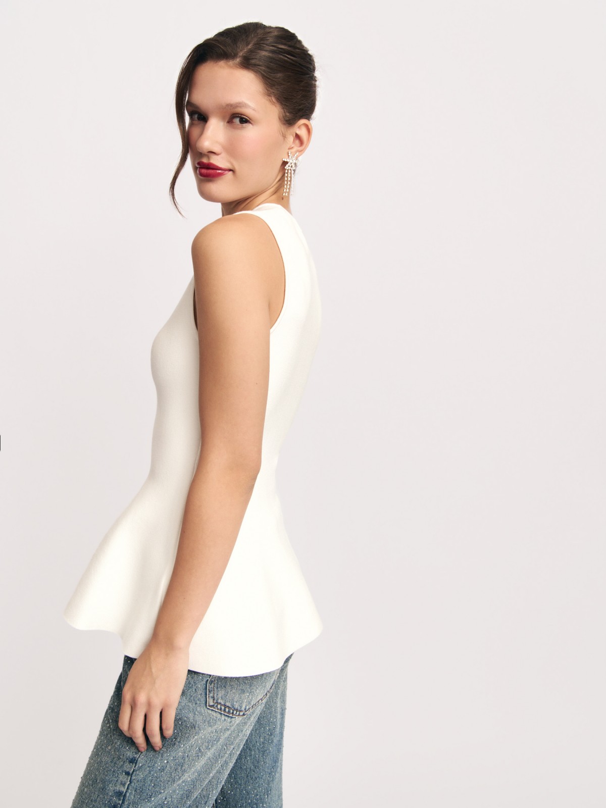 Топ без рукавов с баской