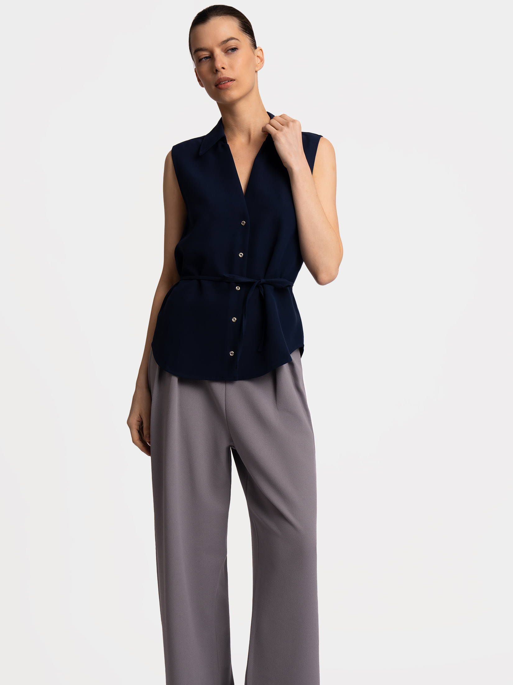 Блузка без рукавов