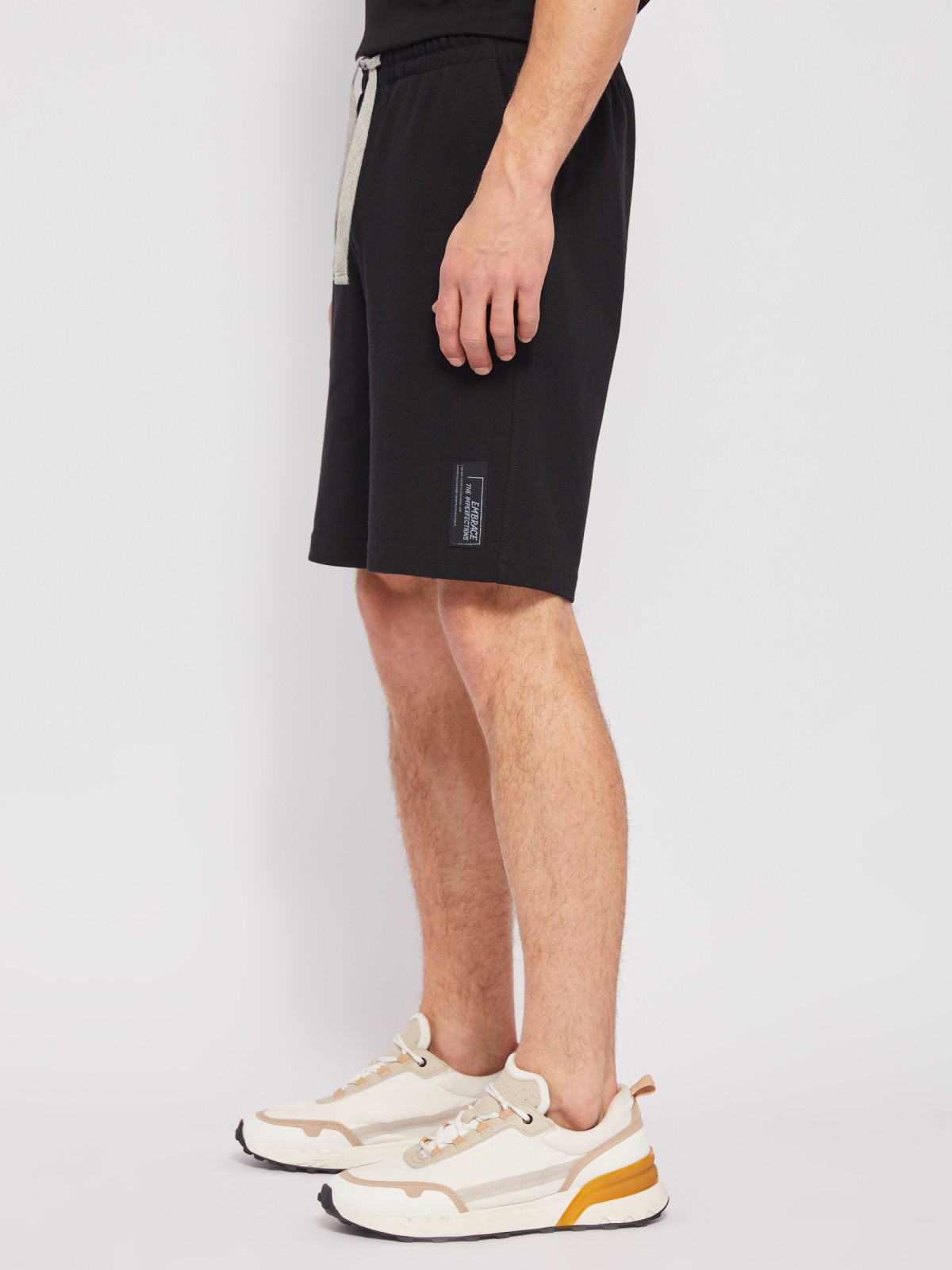 Трикотажные шорты на резинке