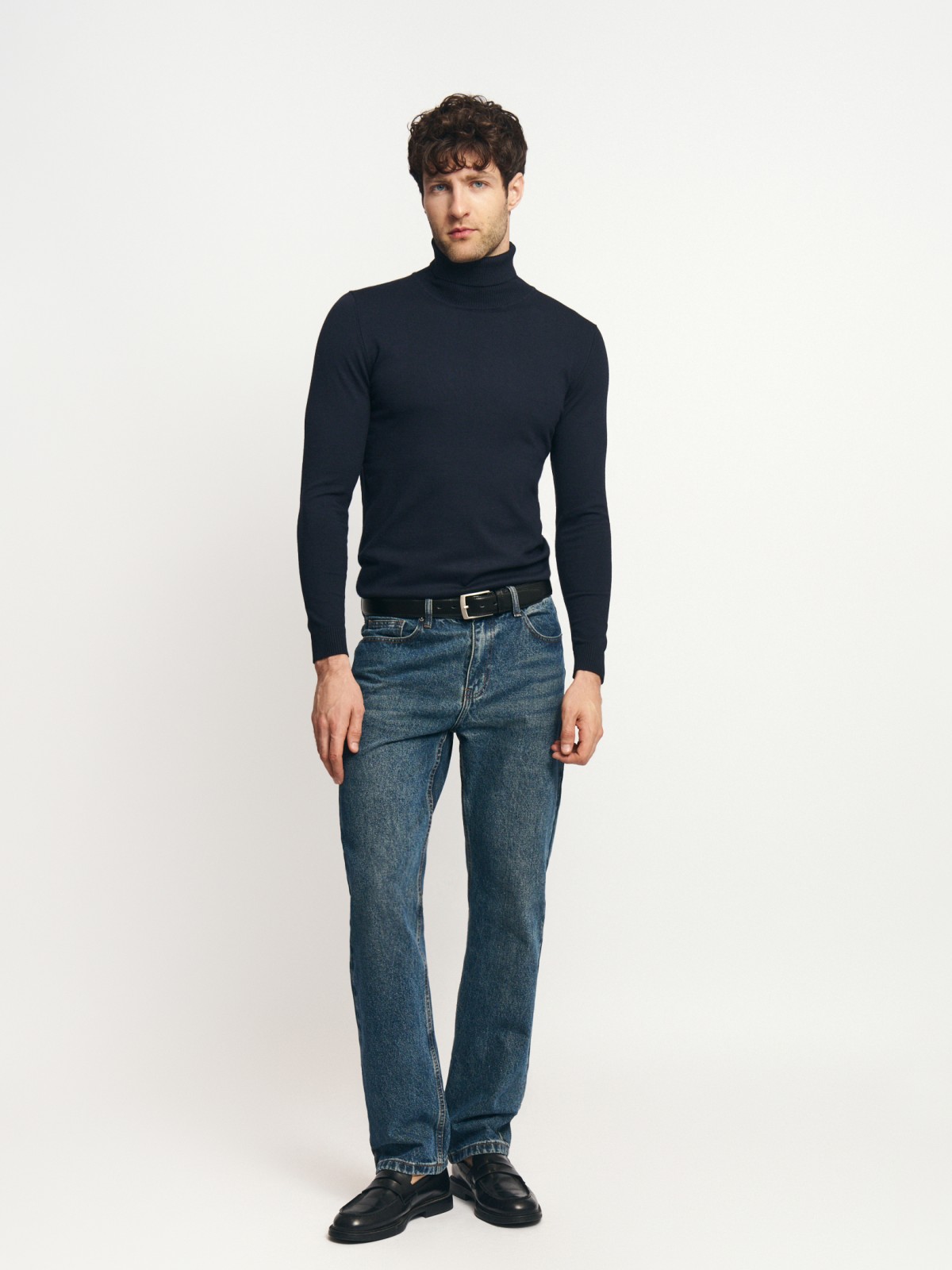 Тонкая трикотажная водолазка с горлом