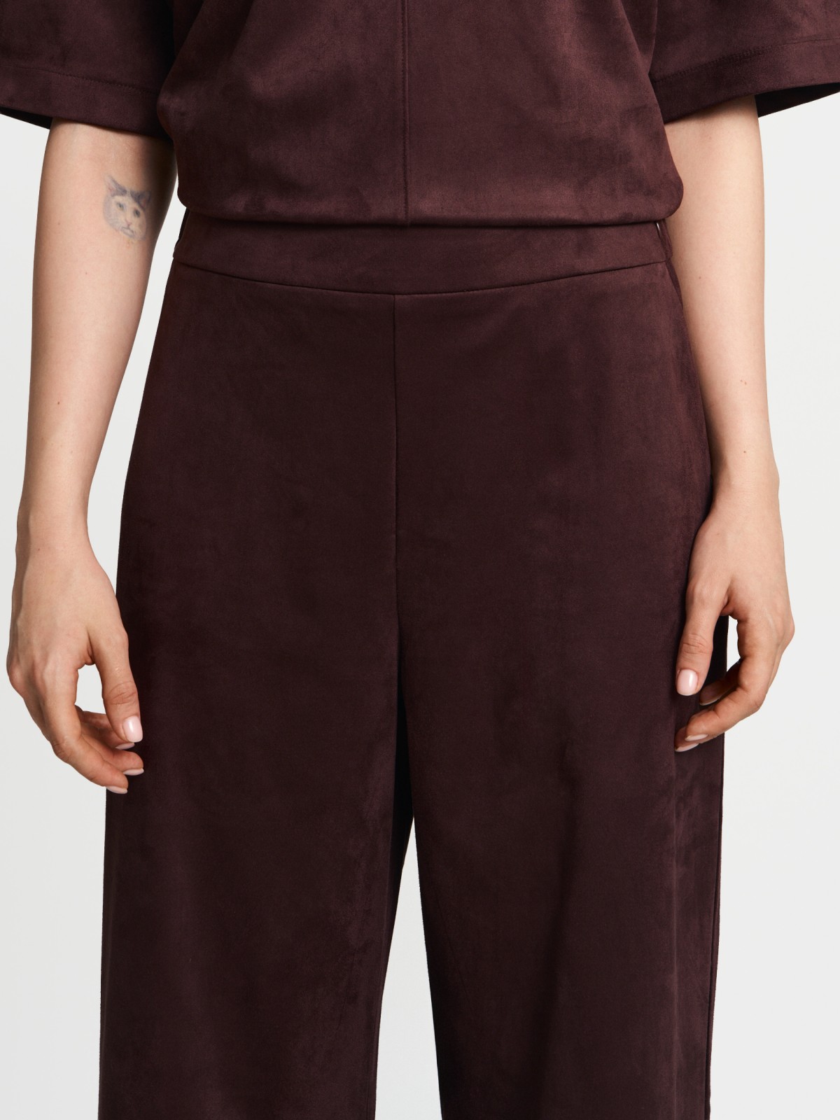 Брюки из экозамши на резинке