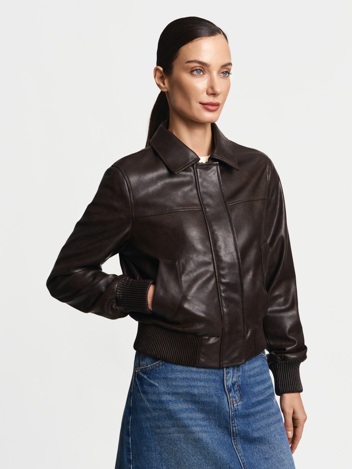 Куртка-бомбер из экокожи с воротником