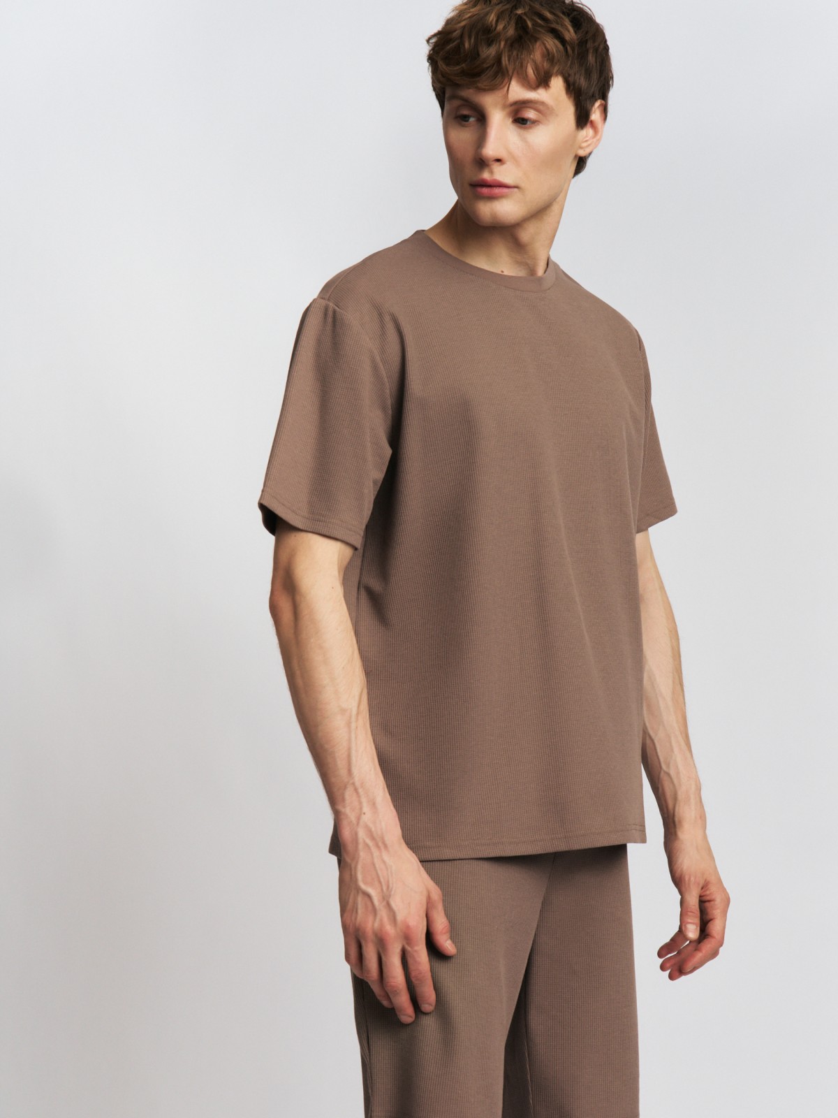 Однотонная футболка с коротким рукавом