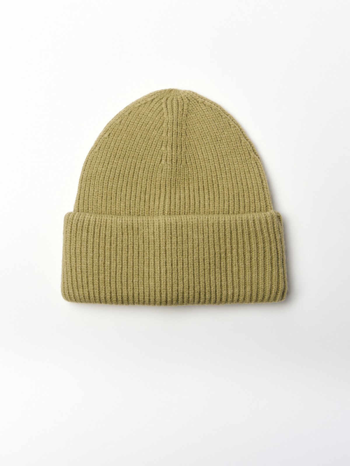 Вязаная шапка-бини с отворотом