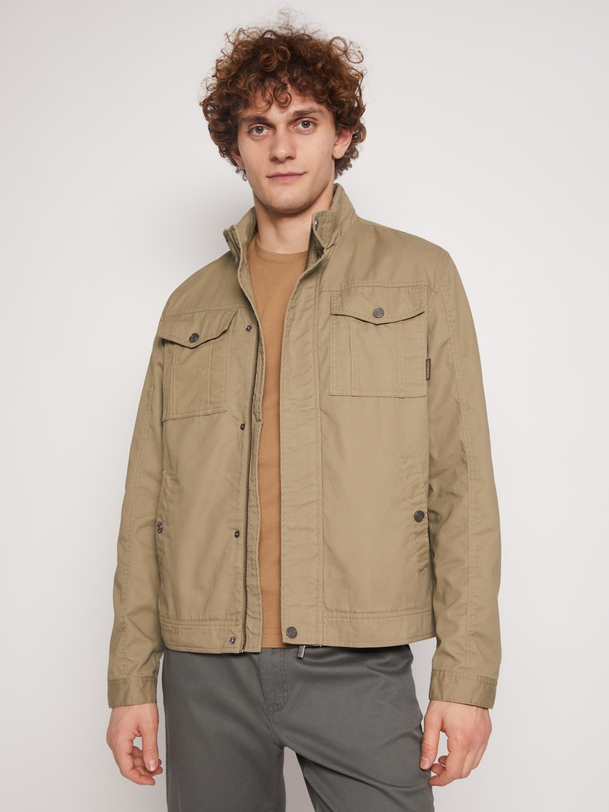 Куртка-ветровка с воротником-стойкой