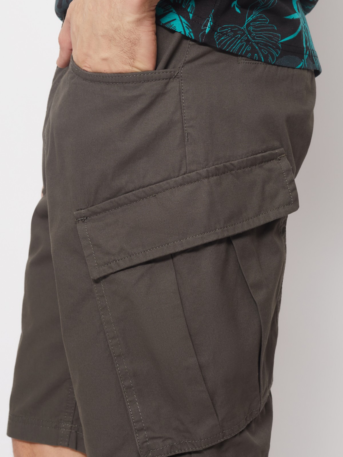 Удлинённые шорты из хлопка с карманами карго