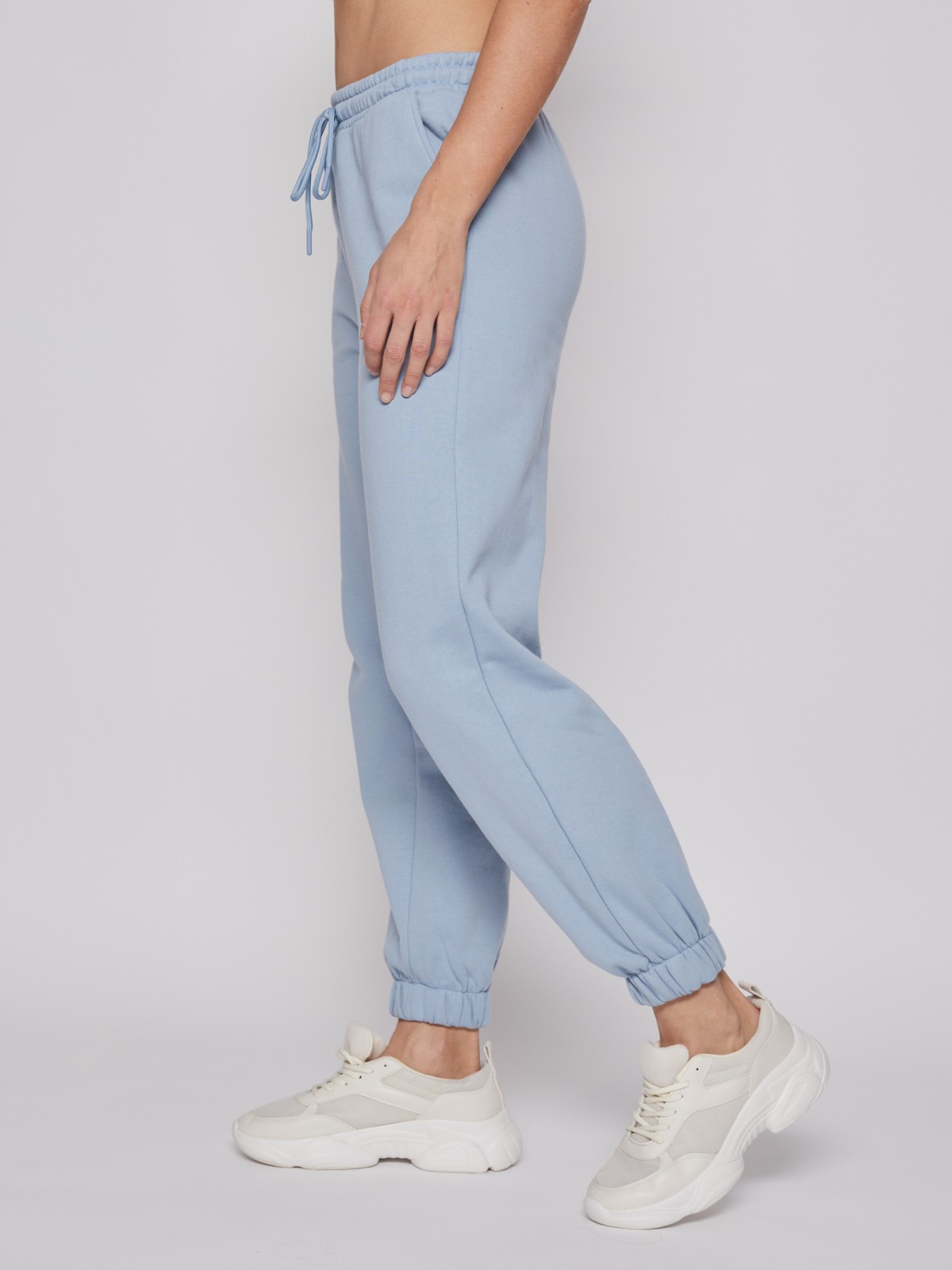 Брюки-джоггеры в спортивном стиле