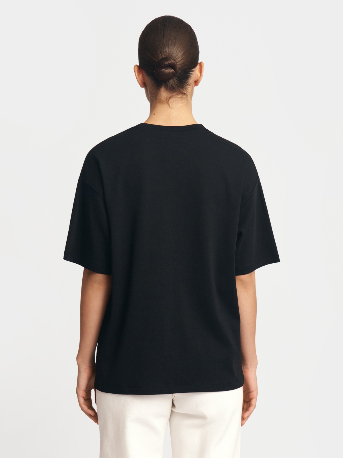 Футболка из хлопка с цепочкой