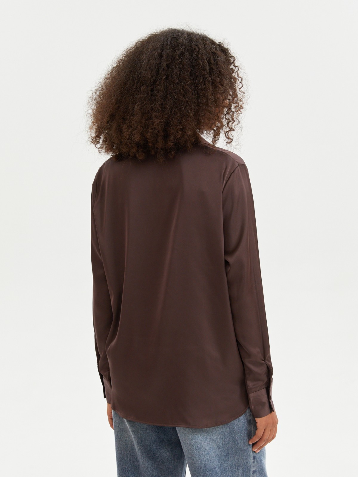 Атласная прямая рубашка с длинным рукавом