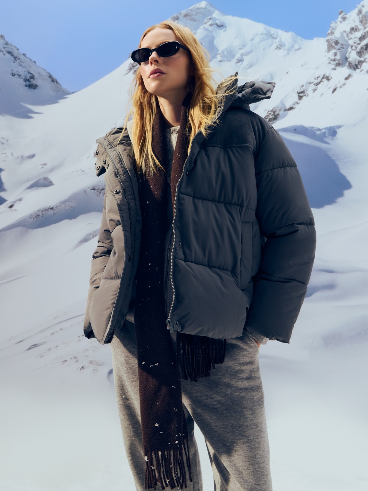 Тёплая дутая куртка с капюшоном