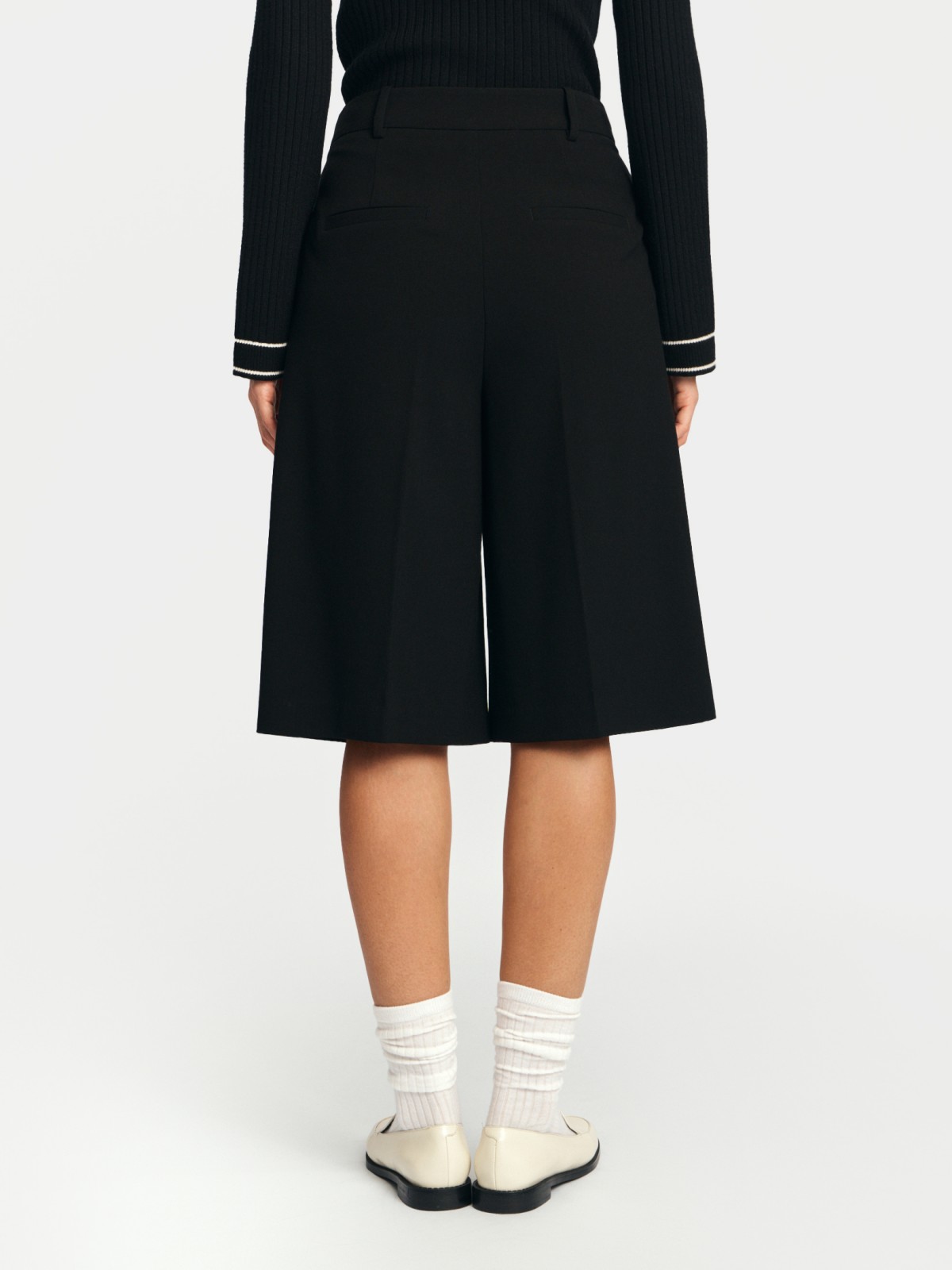 Классические шорты-бермуды со стрелками